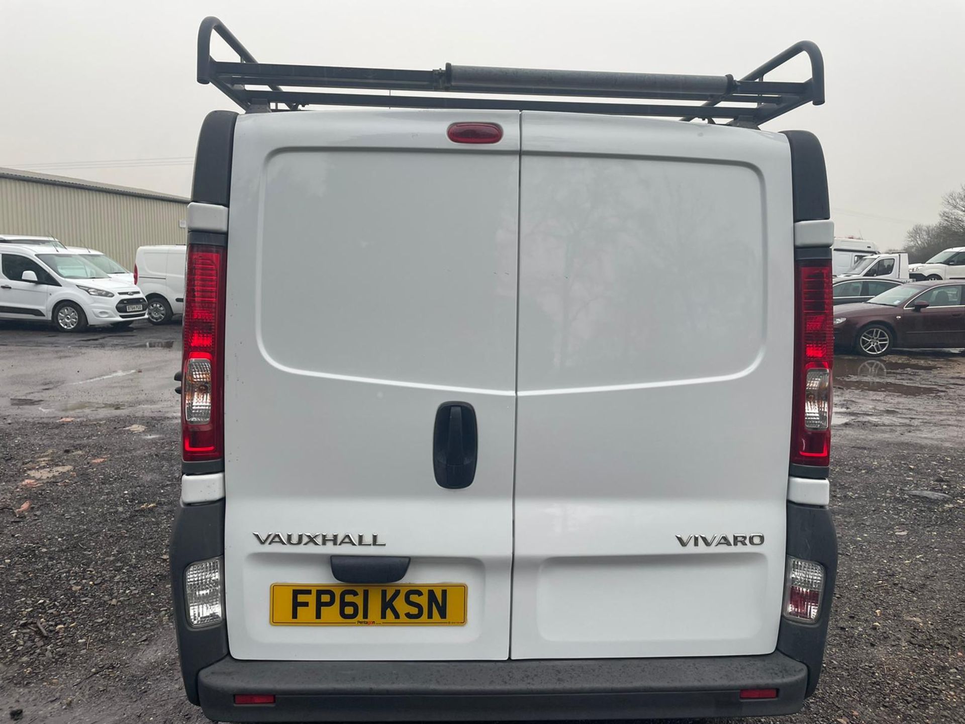 2011/61 REG VAUXHALL VIVARO 2700 CDTI 89 SWB 2.0 DIESEL WHITE PANEL VAN, SHOWING 1 FORMER KEEPER - Image 6 of 15