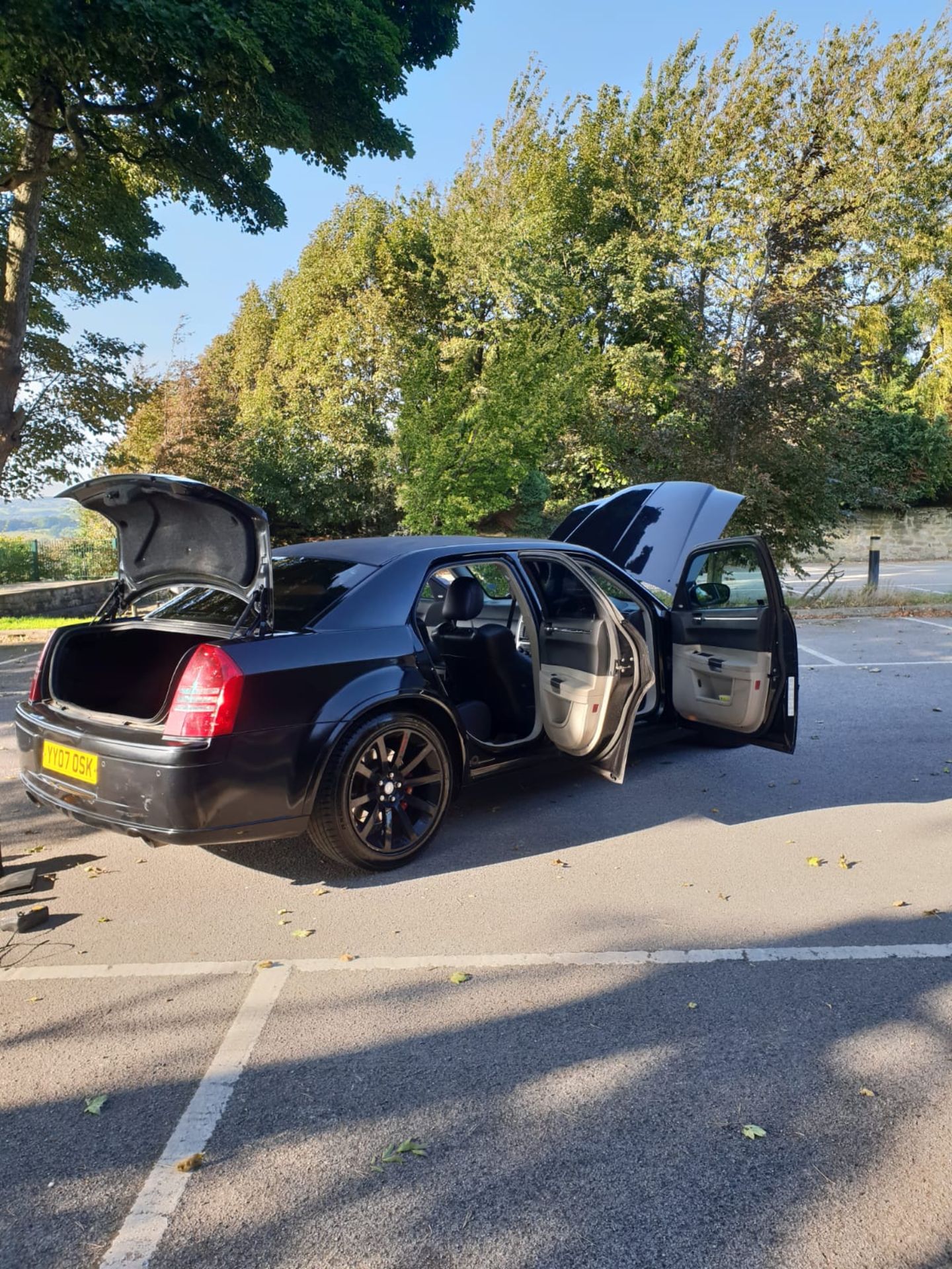 2007/07 REG CHRYSLER 300C SRT-8 AUTO 6.1L PETROL BLACK 4 DOOR SALOON *NO VAT* - Image 10 of 22