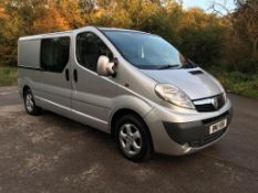 2011/11 REG VAUXHALL VIVARO 2900 D/C LWB 2.0 DIESEL SILVER PANEL VAN, SHOWING 1 FORMER KEEPER