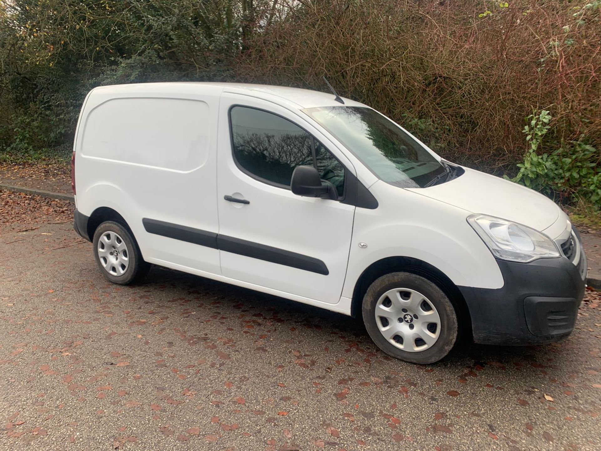 2016/16 REG PEUGEOT PARTNER 850 PROFESSIONAL HDI 1.6 DIESEL WHITE PANEL VAN, SHOWING 1 FORMER KEEPER