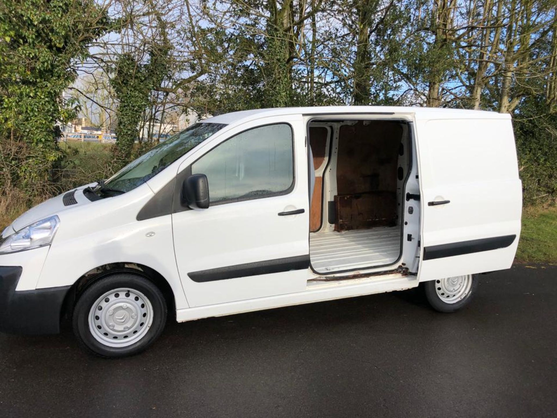 2015/65 REG CITROEN DISPATCH 1000 L1H1 ENTERPRISE HDI 1.6 DIESEL PANEL VAN, SHOWING 1 FORMER KEEPER - Image 4 of 17