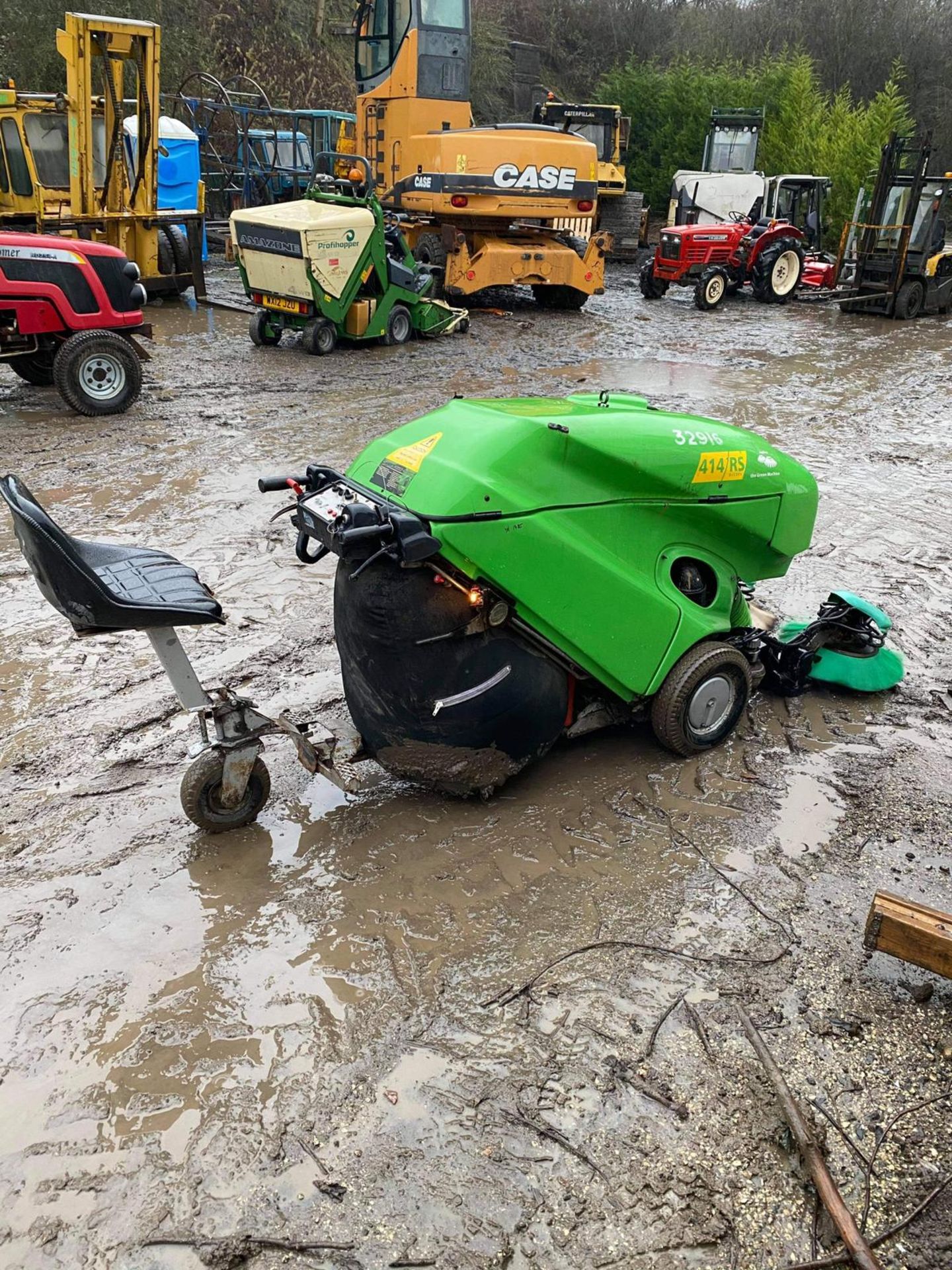 GREEN MACHINE 414/RS RIDE ON SWEEPER, RUNS, DRIVES AND WORKS *PLUS VAT* - Image 5 of 6