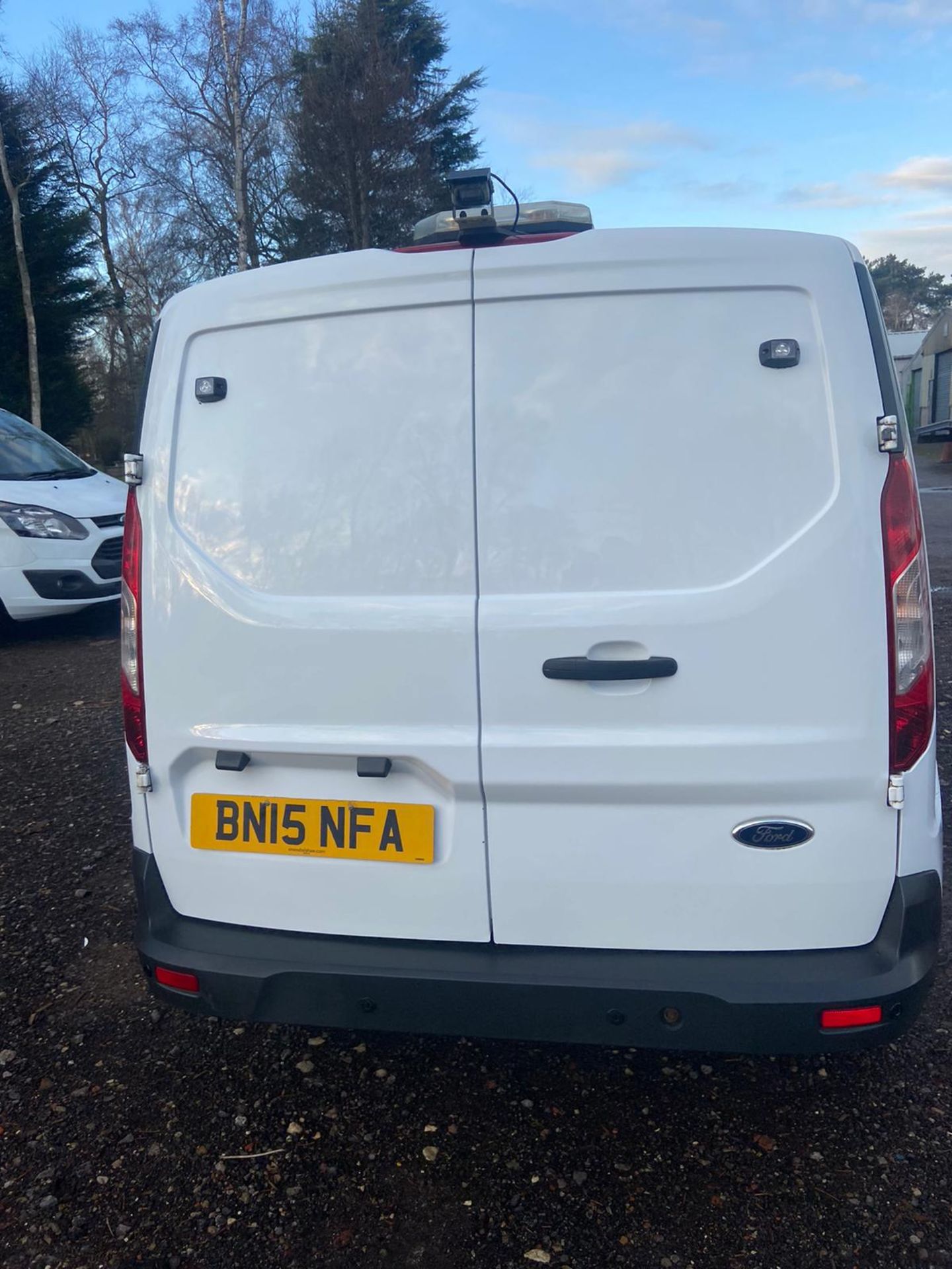 2015/15 REG FORD TRANSIT CONNECT 200 ECONETIC 1.6 DIESEL WHITE PANEL VAN, SHOWING 0 FORMER KEEPERS - Image 6 of 11