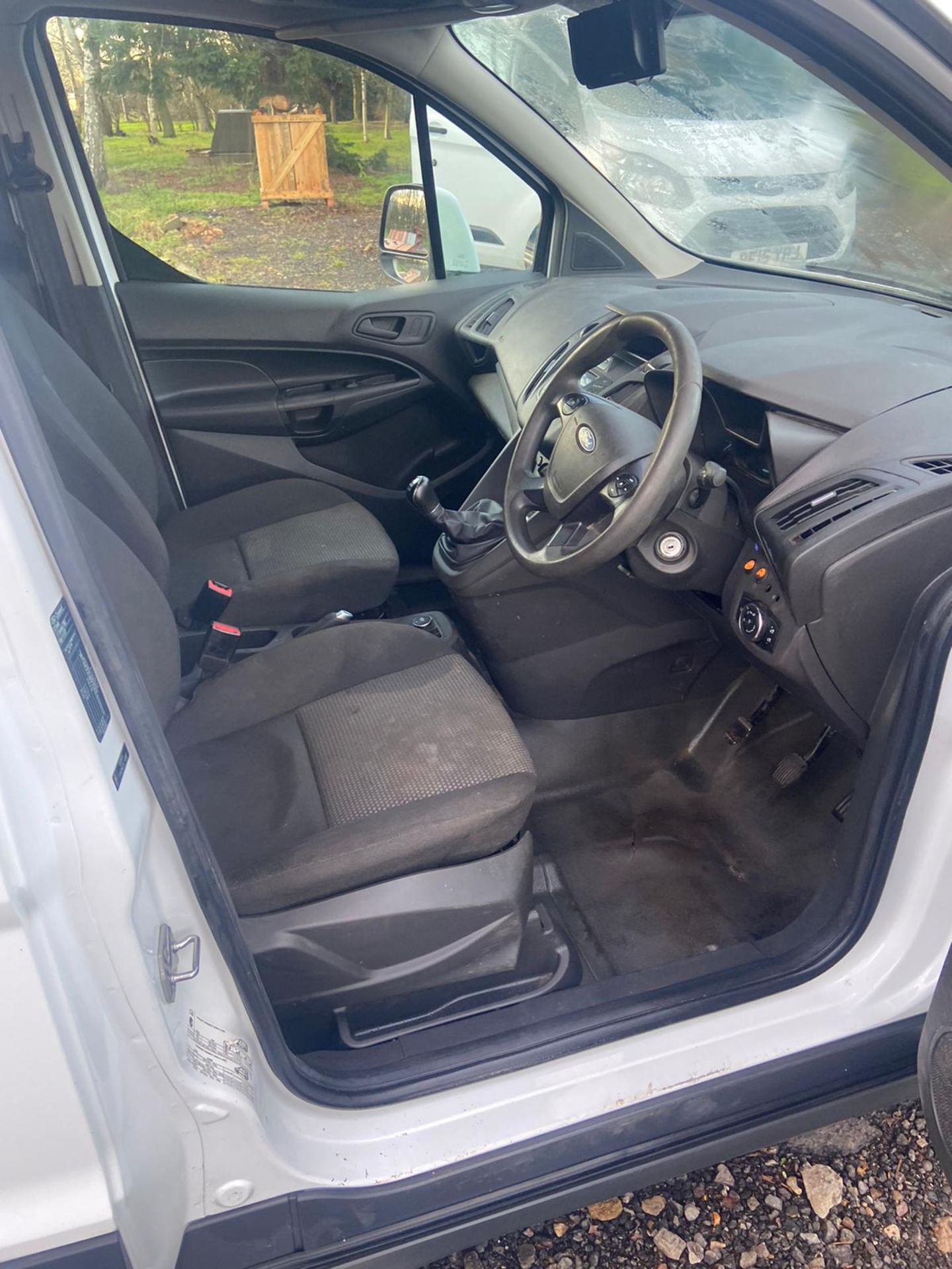 2015/15 REG FORD TRANSIT CONNECT 200 ECONETIC 1.6 DIESEL WHITE PANEL VAN, SHOWING 0 FORMER KEEPERS - Image 11 of 11