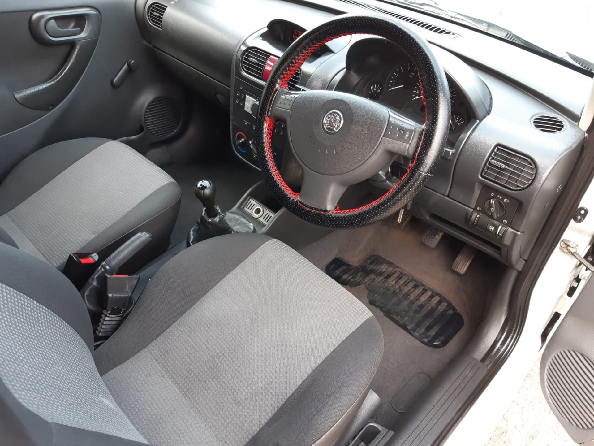 2009/59 REG VAUXHALL COMBO 1700 CDTI 1.25 DIESEL WHITE VAN, SHOWING 5 FORMER KEEPERS *NO VAT* - Image 8 of 9