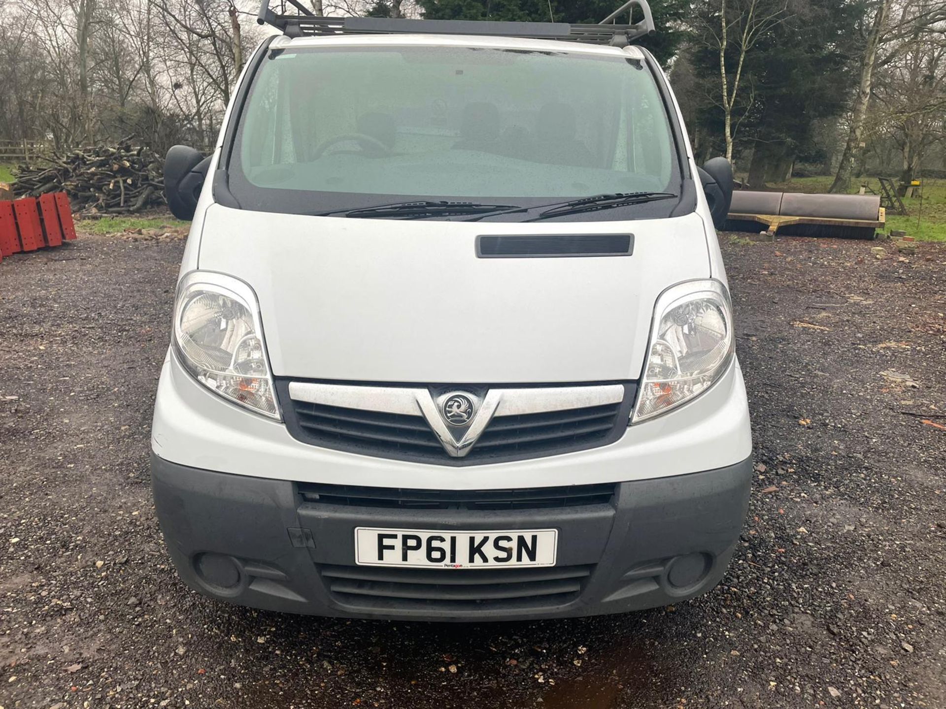 2011/61 REG VAUXHALL VIVARO 2700 CDTI 89 SWB 2.0 DIESEL WHITE PANEL VAN, SHOWING 1 FORMER KEEPER - Image 2 of 15