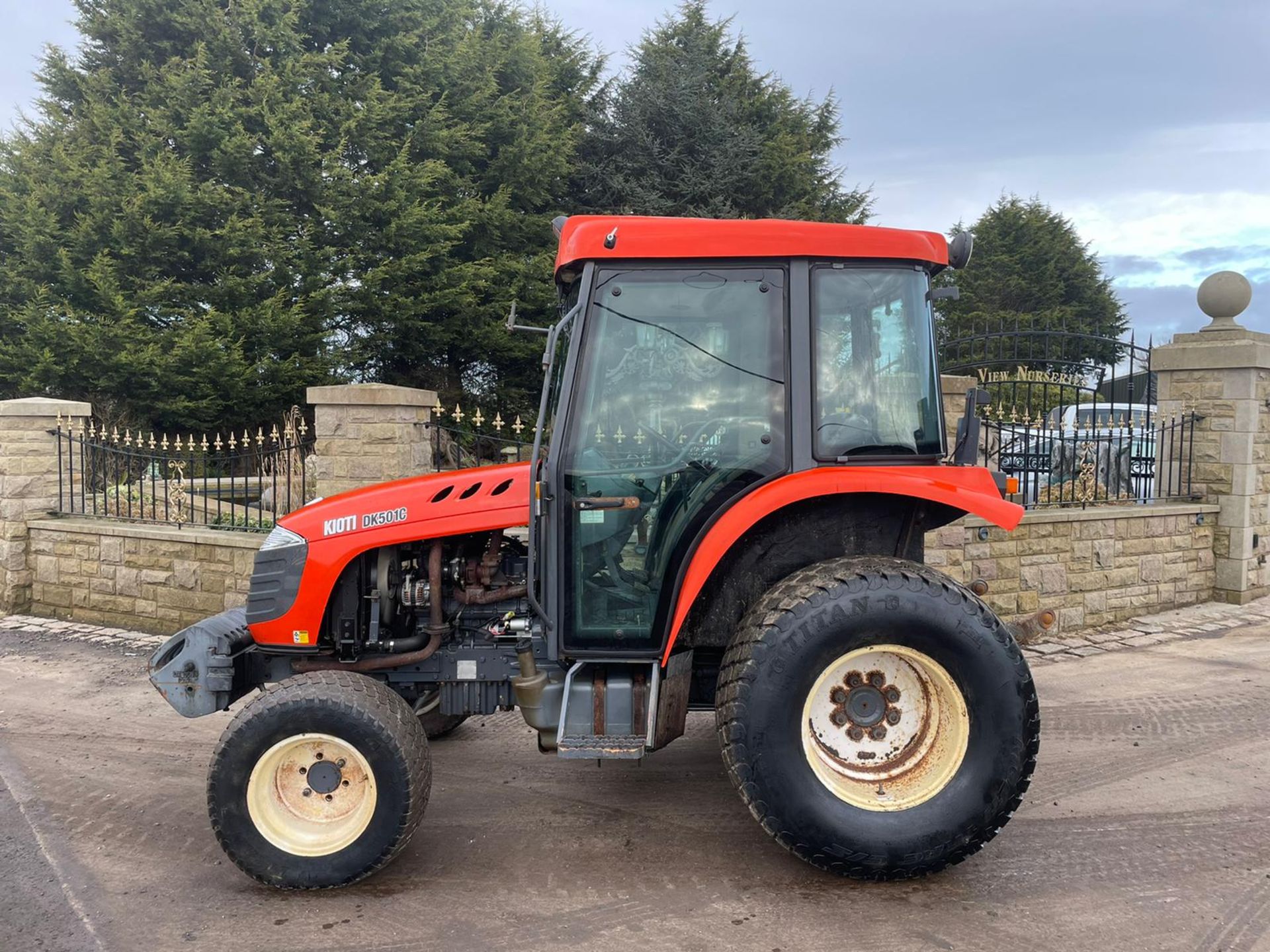 KIOTI DK501C COMPACT TRACTOR, RUNS, DRIVES, CLEAN MACHINE, FULLY GLASS CAB, FRONT WEIGHTS *PLUS VAT* - Image 3 of 9