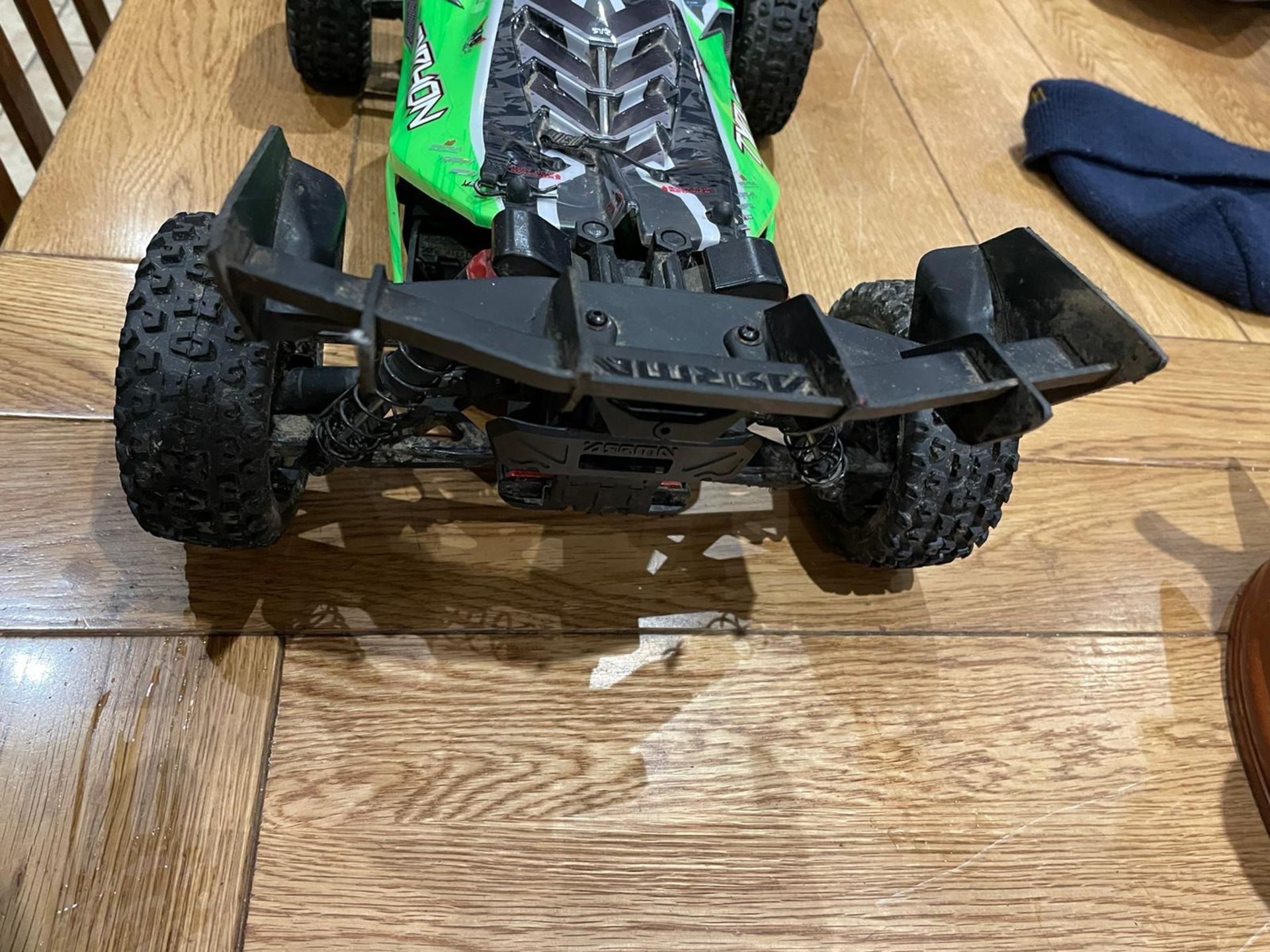 ARRMA TYPHON RC CAR, ALL WORKS, C/W 2 BATTERIES, REMOTE, LIKE NEW BOUGHT 2 WEEKS AGO (BOXED) *NO VAT - Image 4 of 11