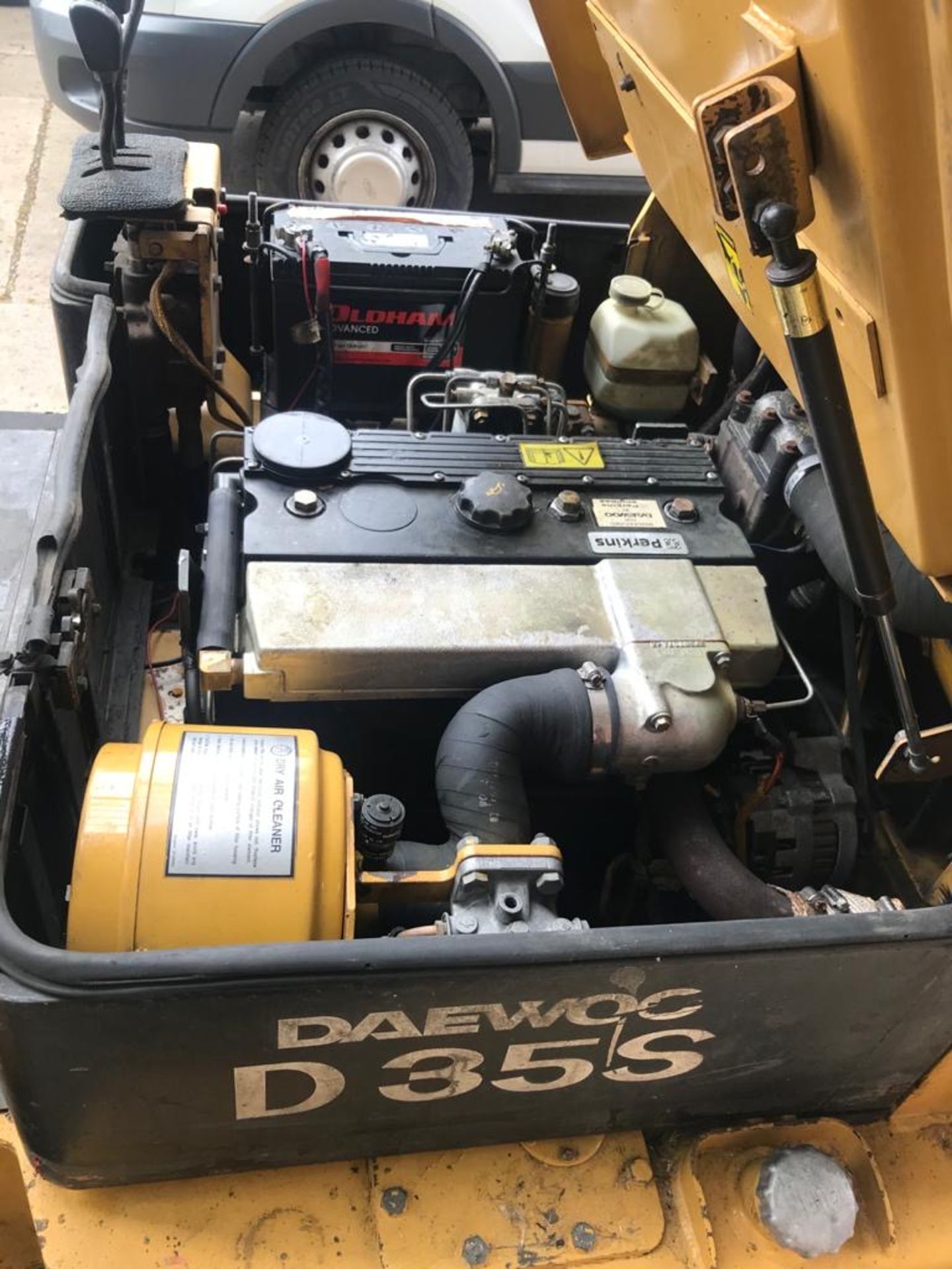 DAEWOO/CAT 3.5 TON FORKLIFT MODEL D35S COMPLETE WITH PERKINS DIESEL ENGINE, DUPLEX MAST, SIDE SHIFT - Image 9 of 10