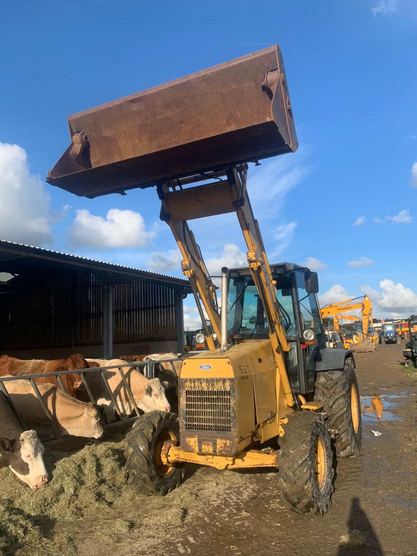 FORD NEW HOLLAND 655 TURBO DIESEL TRACTOR FULL GLASS CAB, C/W LOADER, YEAR 1994 *PLUS VAT* - Image 4 of 11