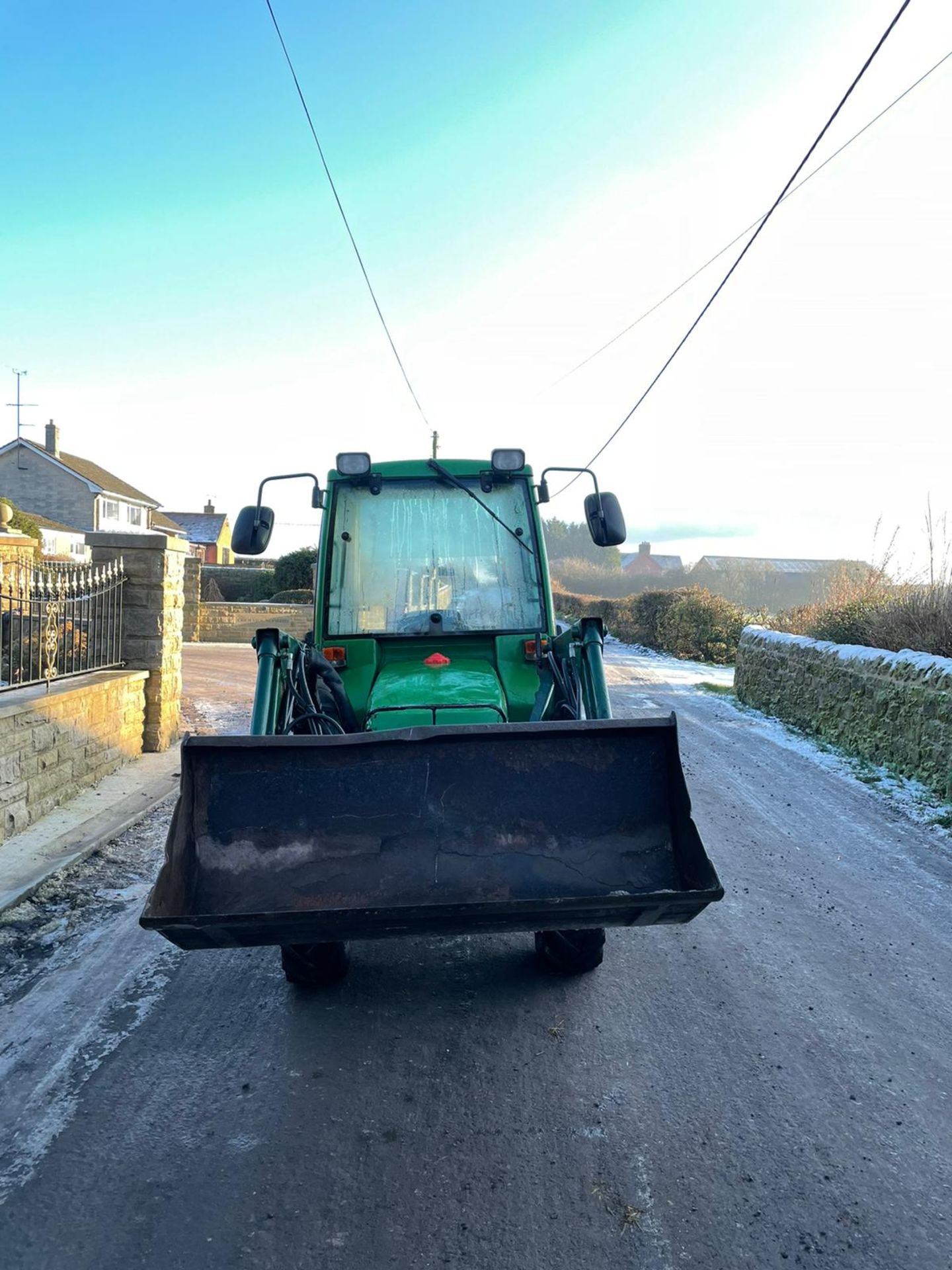 JOHN DEERE 4100 LOADER TRACTOR, 4 WHEEL DRIVE, RUNS, WORKS AND LIFTS *PLUS VAT* - Image 4 of 6