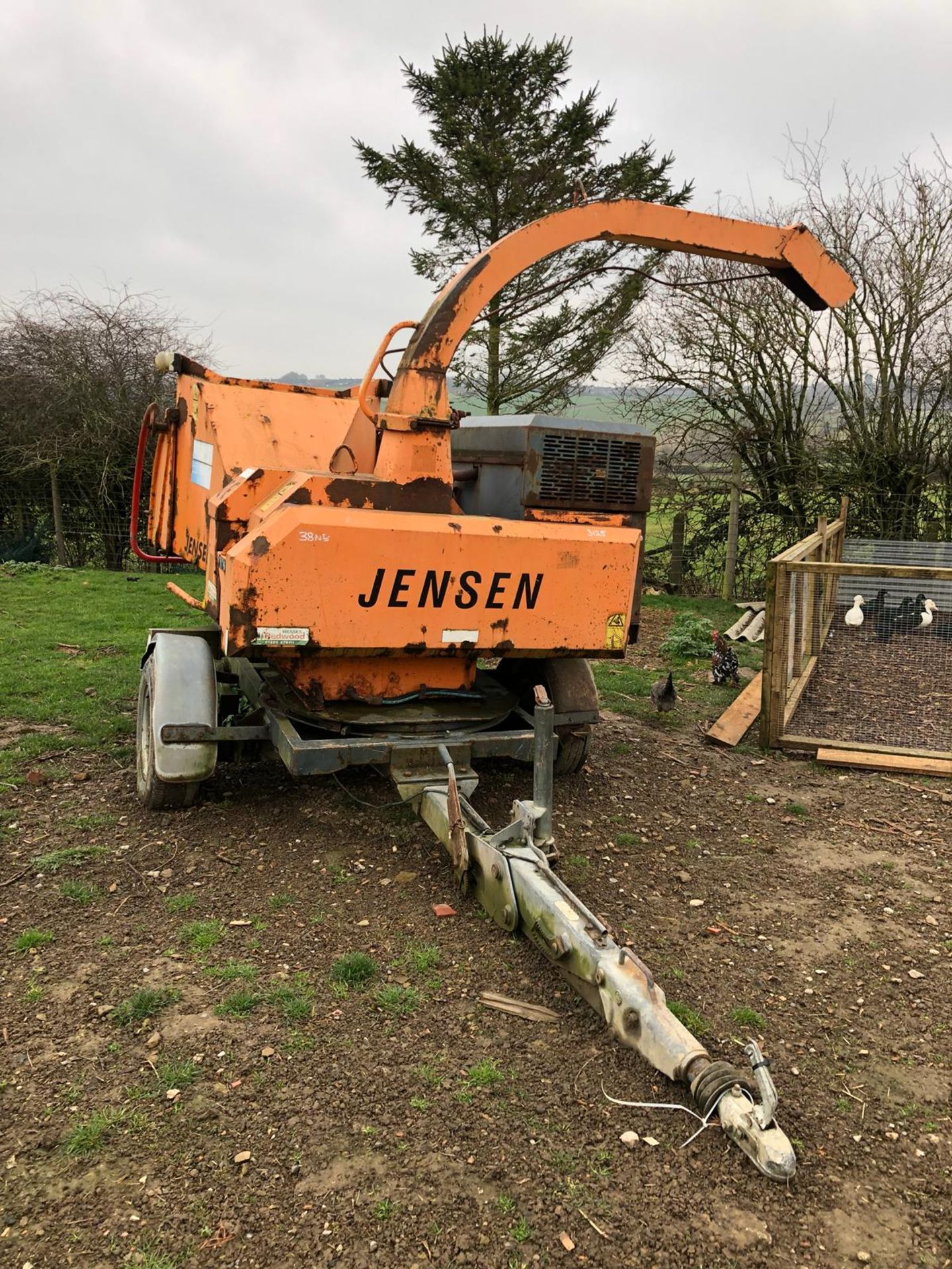 DS - QUALITY 2004 JENSEN DIESEL TURNTABLE CHIPPER, QUALITY TRAILER - Image 2 of 8