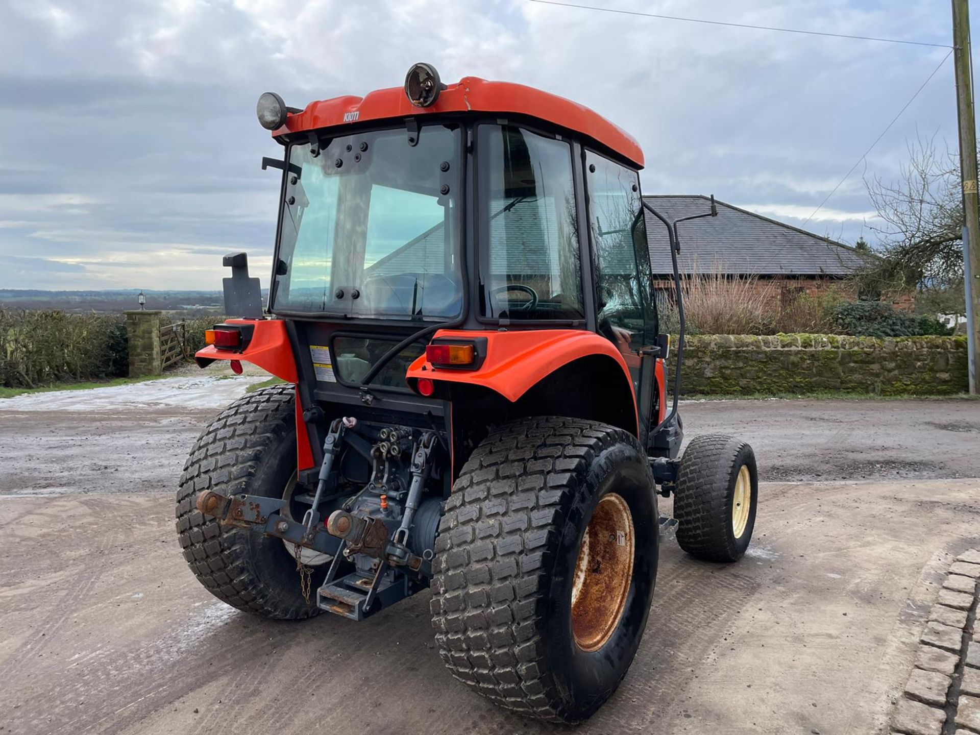 KIOTI DK501C COMPACT TRACTOR, RUNS, DRIVES, CLEAN MACHINE, FULLY GLASS CAB, FRONT WEIGHTS *PLUS VAT* - Image 7 of 9