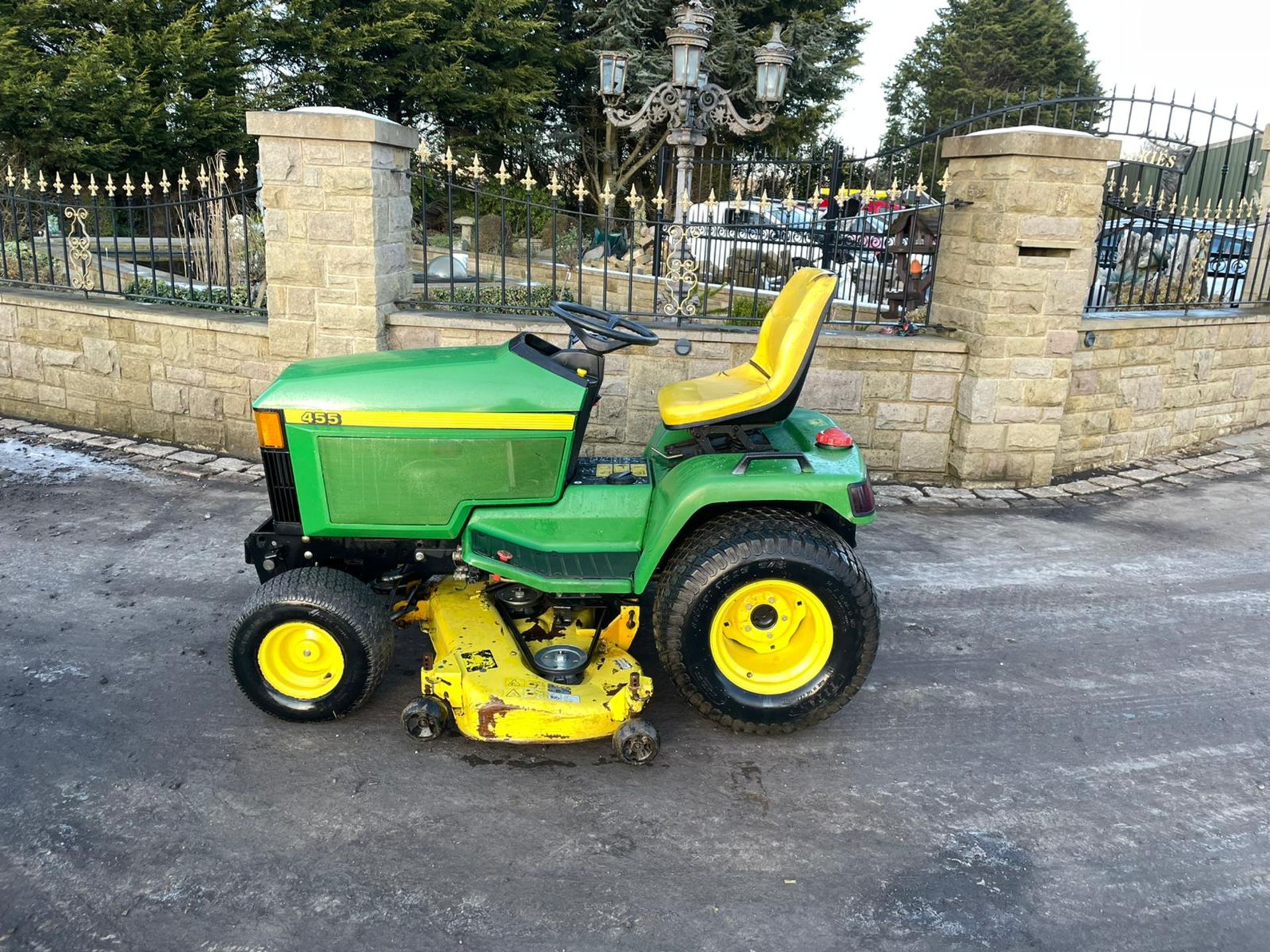 JOHN DEERE 455 RIDE ON LAWN MOWER, RUNS, WORKS, CUTS, YANMAR 22HP LIQUID COOLED ENGINE *NO VAT*