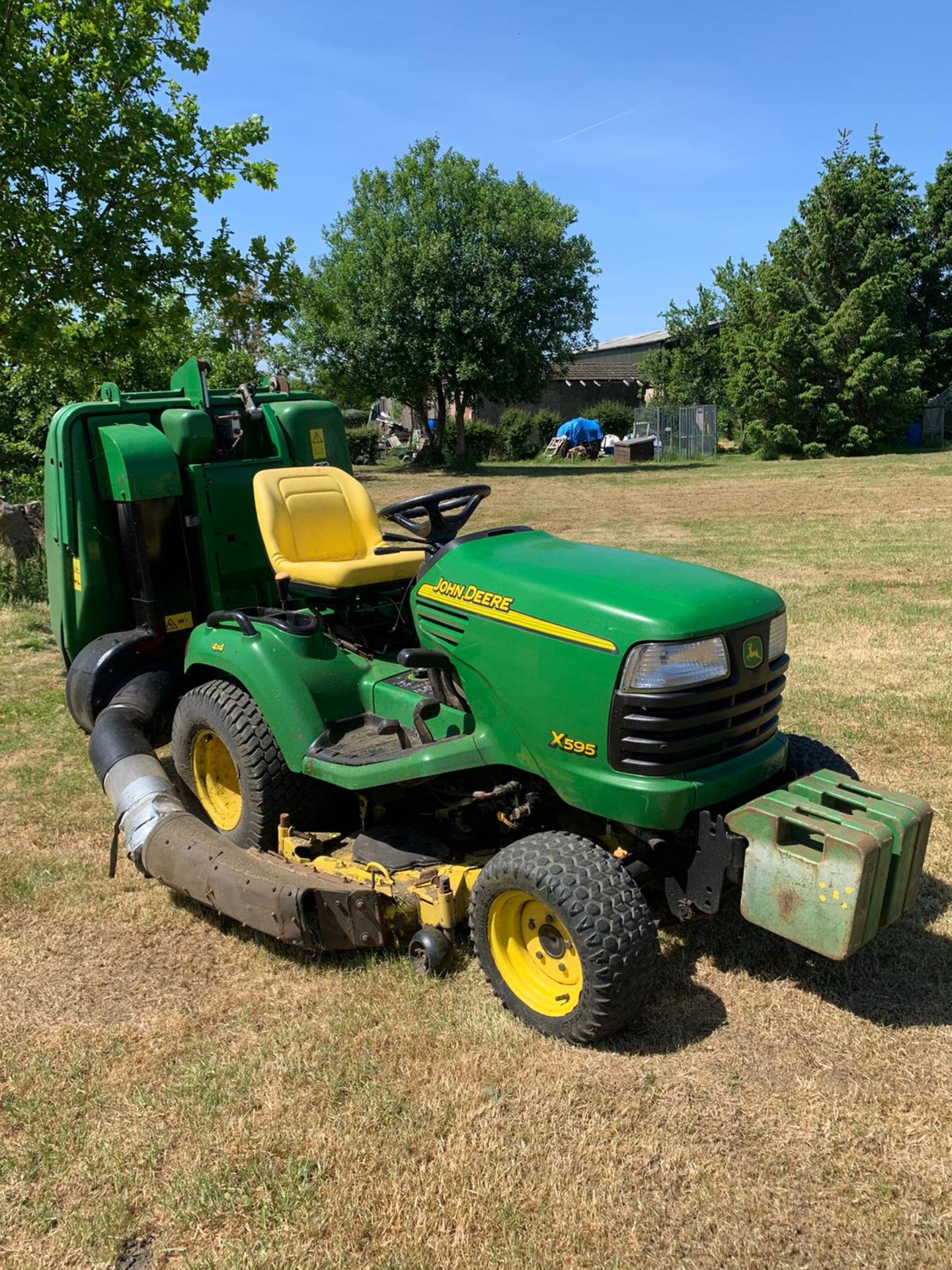 JOHN DEERE X595 RIDE ON LAWN MOWER, RUNS, DRIVES AND CUTS, 2080 HOURS, FRONT WEIGHTS *PLUS VAT* - Image 13 of 16