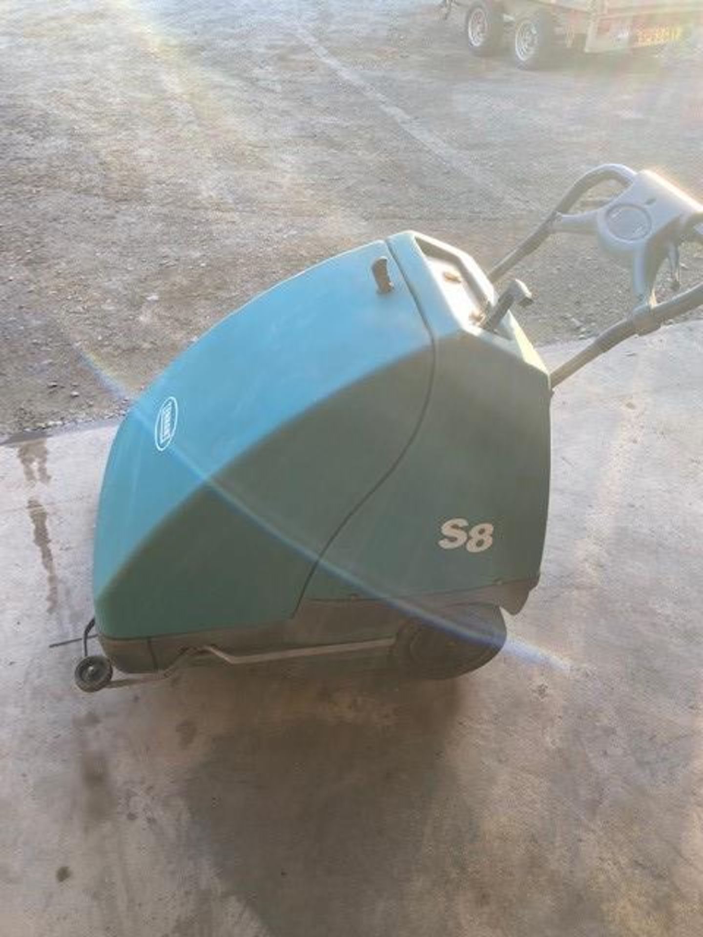 TENNANT S8 WALK BEHIND SWEEPER, NEW BATTERY, C/W INTERNAL CHARGER, WORKS AS IT SHOULD, YEAR 2007 - Image 2 of 4