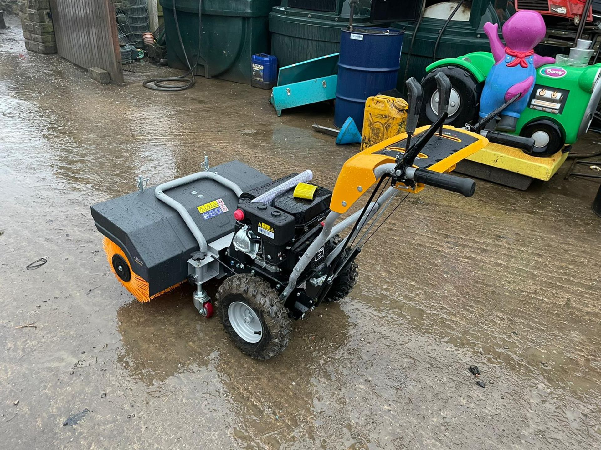 Brand New And Unused Stiga SWS800G Walk Behind Pedestrian Sweeper 3 Way Brush Self Propelled *NO VAT - Image 4 of 8