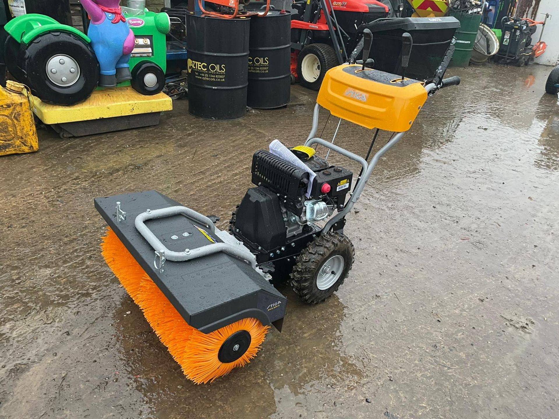 Brand New And Unused Stiga SWS800G Walk Behind Pedestrian Sweeper 3 Way Brush Self Propelled *NO VAT - Image 7 of 8