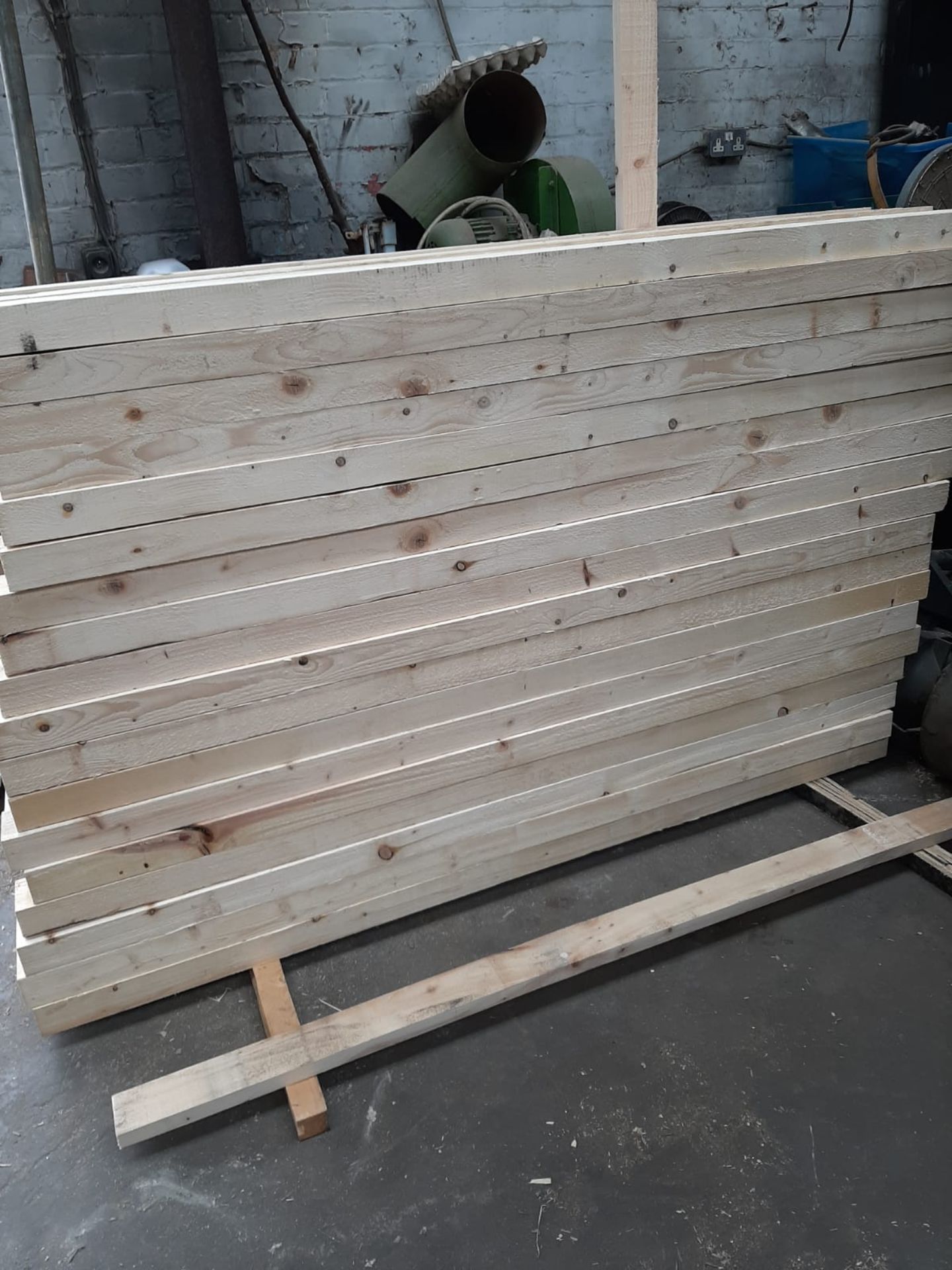 30 WOOD POSTS ALL NEW SIZE 2150 MM X 100MM X 75MM *NO VAT*