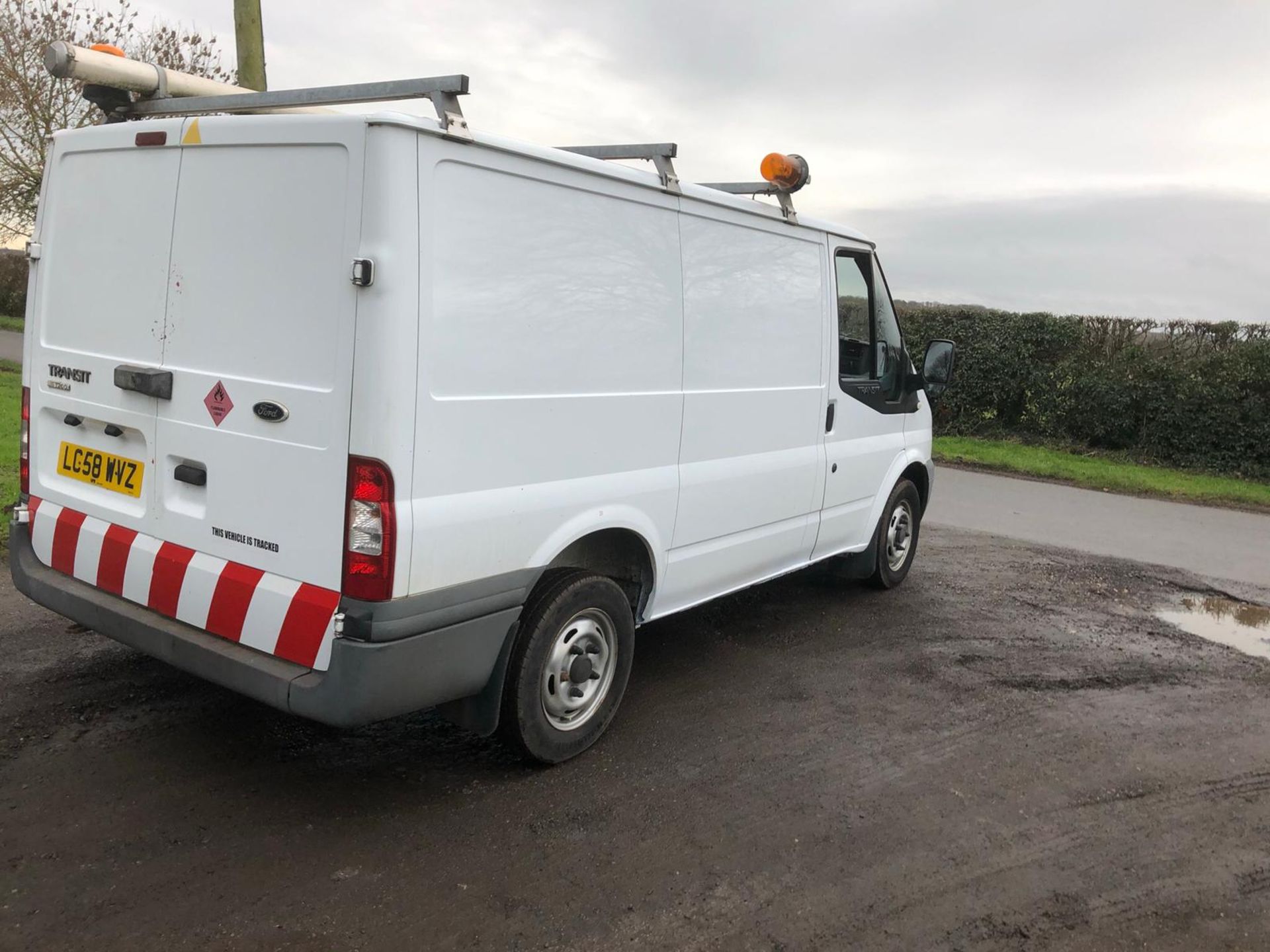 2009/58 REG FORD TRANSIT 85 T260M FWD 2.2 DIESEL WHITE PANEL VAN, SHOWING 0 FORMER KEEPERS *PLUS VAT - Image 7 of 12