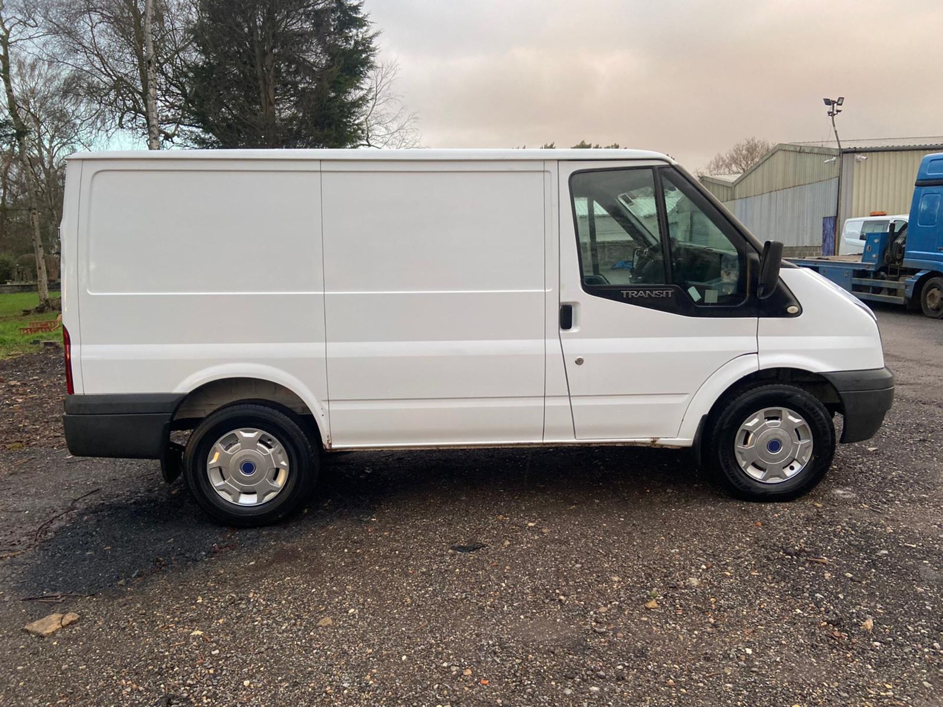 2011/11 REG FORD TRANSIT 115 T280S ECON FW 2.2 DIESEL WHITE PANEL VAN, SHOWING 0 FORMER KEEPERS - Image 7 of 10