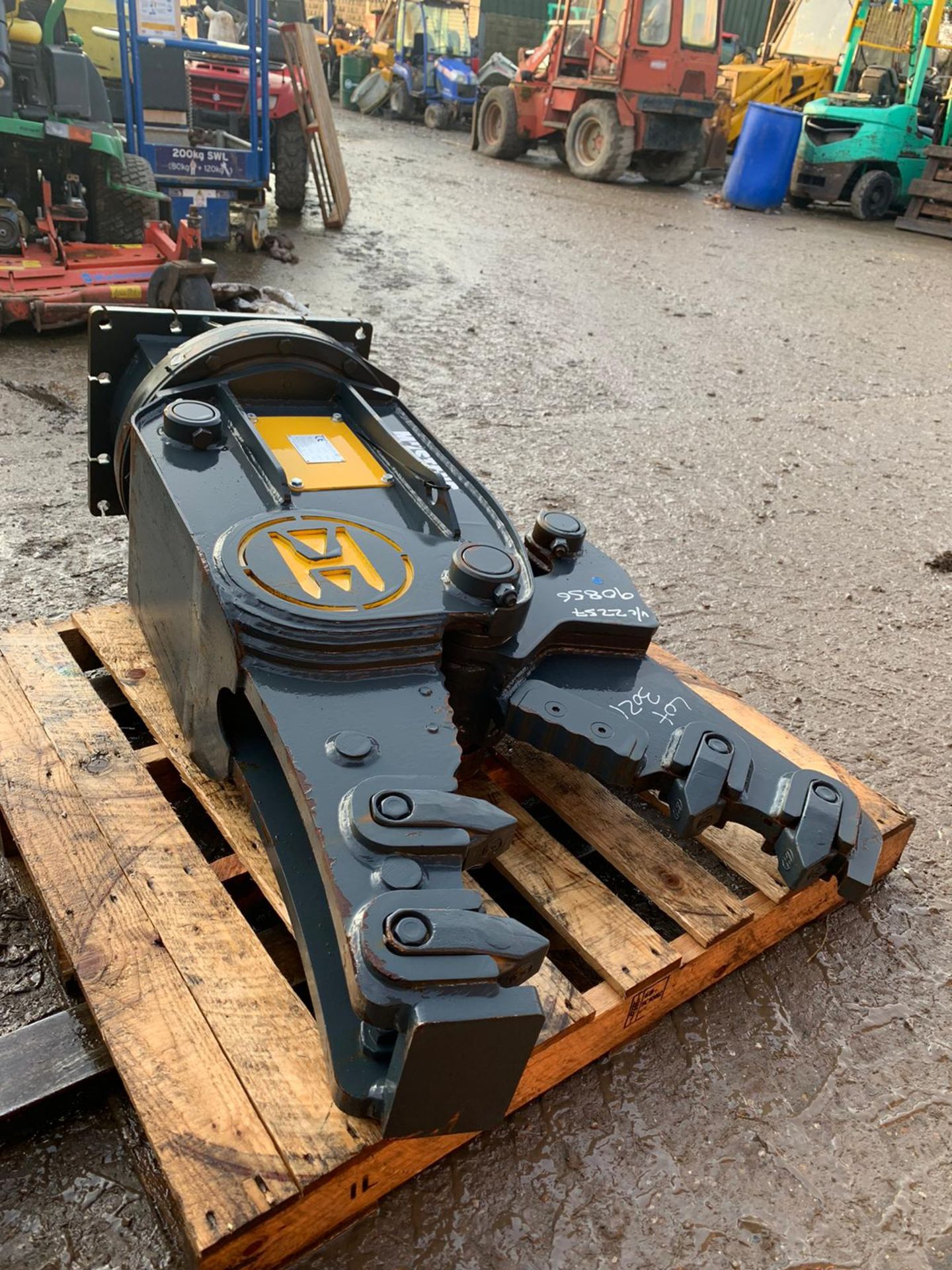 BRAND NEW AND UNUSED MUSTANG ROTATING PULVERIZER RK05, SUITABLE FOR EXCAVATOR *PLUS VAT* - Image 3 of 3