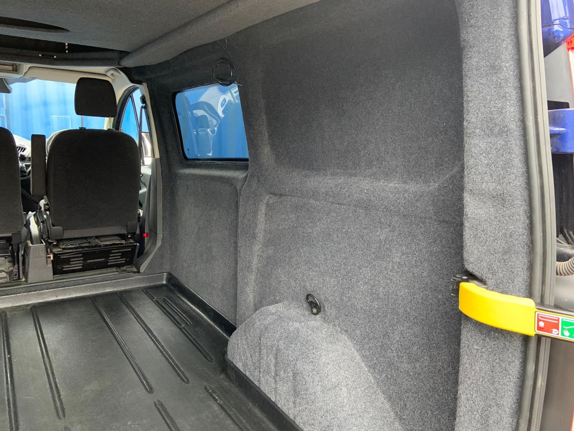 2015/65 REG FORD TRANSIT CUSTOM 290 LTD ECO-TECH 2.2 DIESEL PANEL VAN, SHOWING 1 FORMER KEEPER - Image 13 of 16