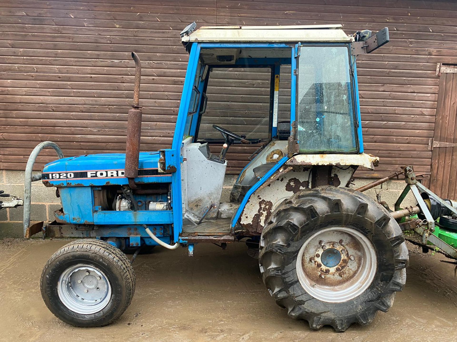 FORD 1920 4WD COMPACT TRACTOR, ROAD REGISTERED, STARTS FIRST TURN OF THE KEY *PLUS VAT* - Image 6 of 7