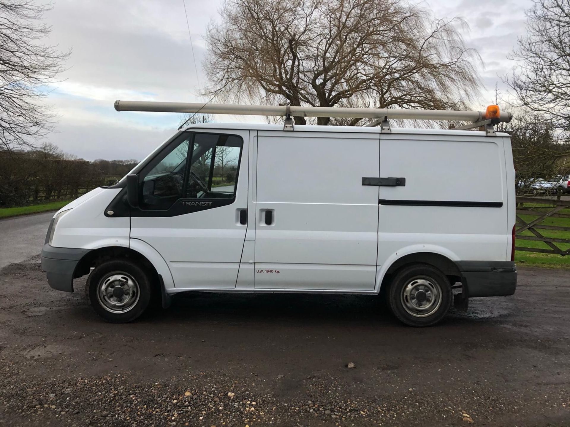 2009/58 REG FORD TRANSIT 85 T260M FWD 2.2 DIESEL WHITE PANEL VAN, SHOWING 0 FORMER KEEPERS *PLUS VAT - Image 4 of 12