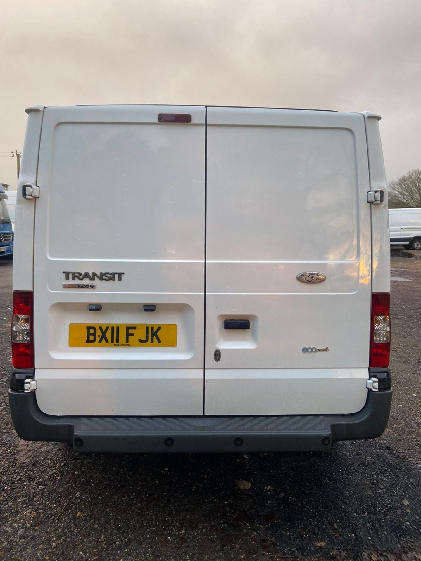 2011/11 REG FORD TRANSIT 115 T280S ECON FW 2.2 DIESEL WHITE PANEL VAN, SHOWING 0 FORMER KEEPERS - Image 5 of 10