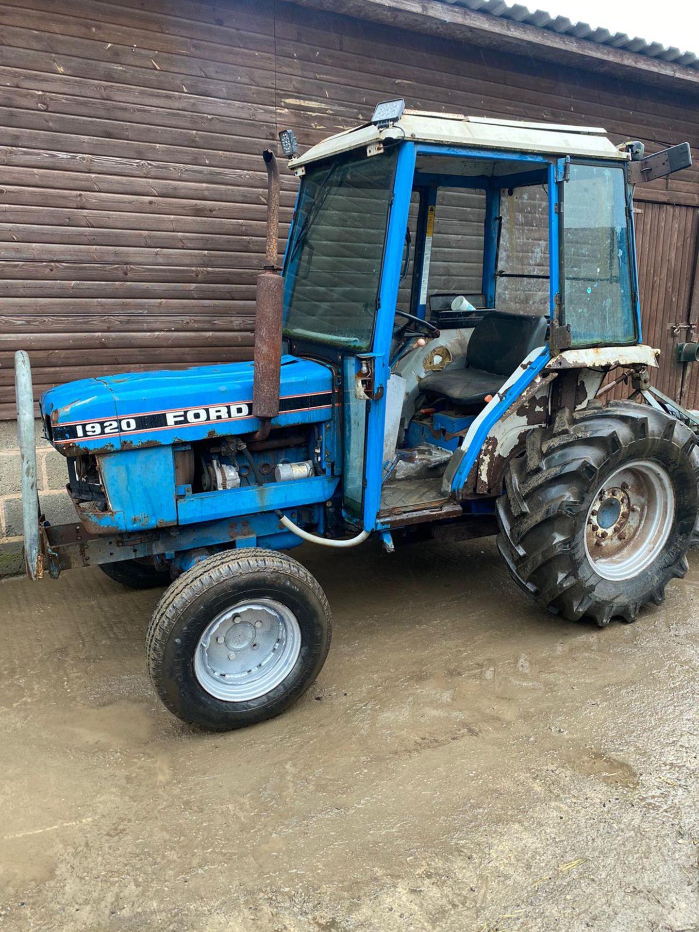 FORD 1920 4WD COMPACT TRACTOR, ROAD REGISTERED, STARTS FIRST TURN OF THE KEY *PLUS VAT* - Image 2 of 7