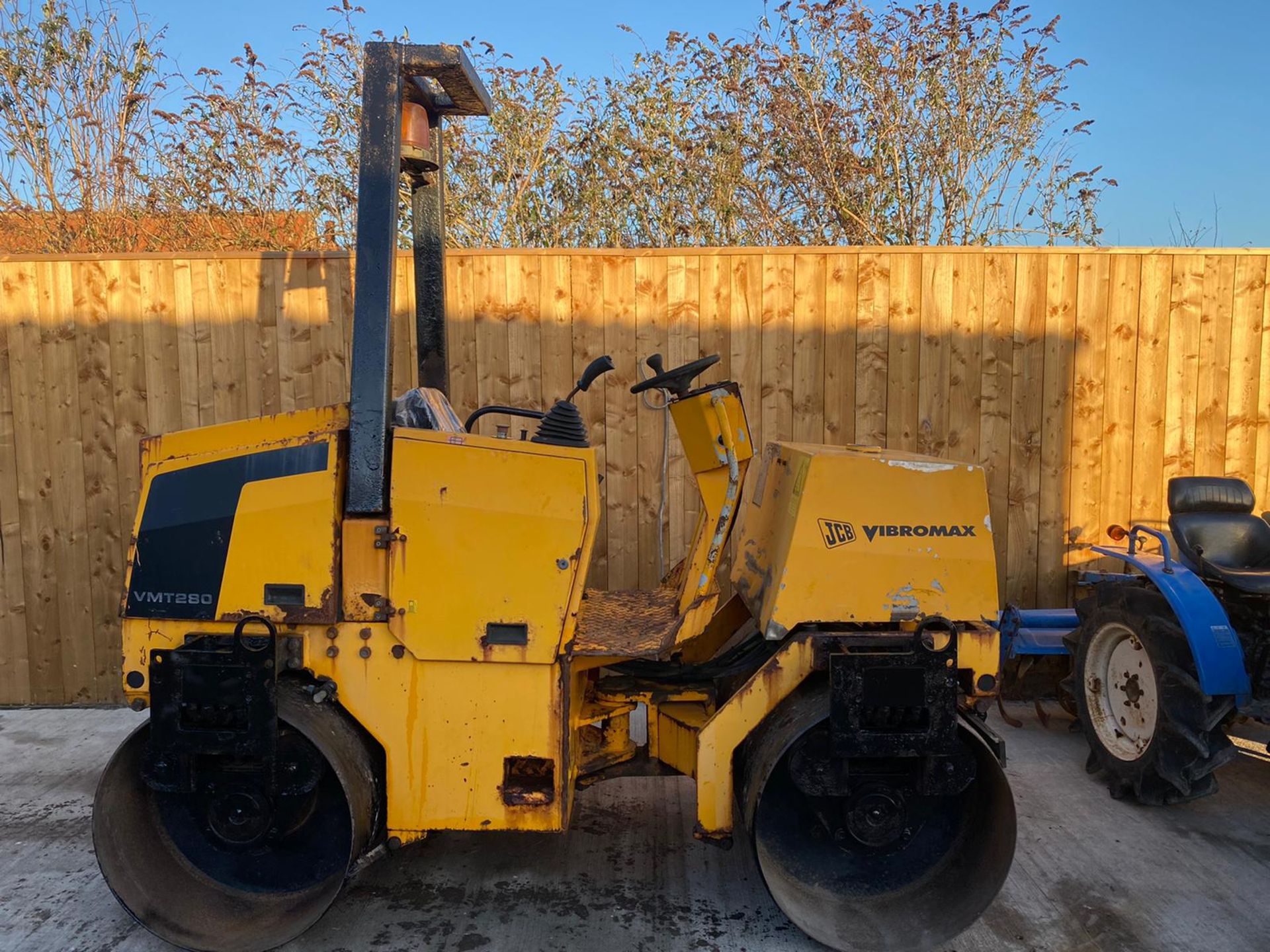 JCB VMT280 VIBROMAX DOUBLE DRUM ROLLER, IN WORKING ORDER, KUBOTA DIESEL ENGINE *PLUS VAT* - Image 6 of 7