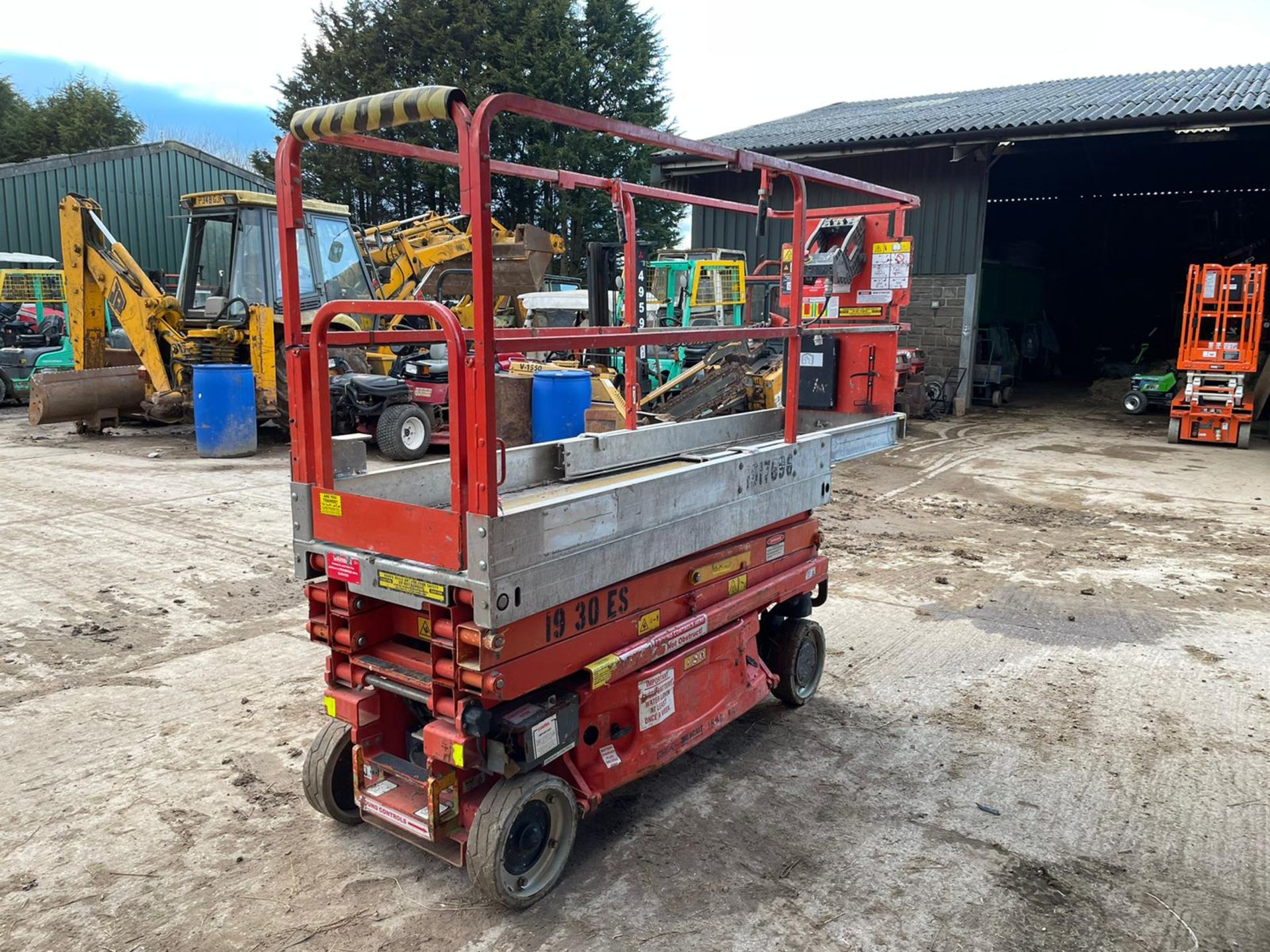 2010 JLG 1930ES ELECTRIC SCISSOR LIFT, DRIVES AND LIFTS, EX HIRE COMPANY - COATES HIRE *PLUS VAT* - Image 3 of 8