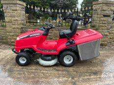 HONDA 2417 V TWIN RIDE ON MOWER, RUNS, DRIVES AND CUTS, ELECTRIC COLLECTOR, CLEAN MACHINE *NO VAT*