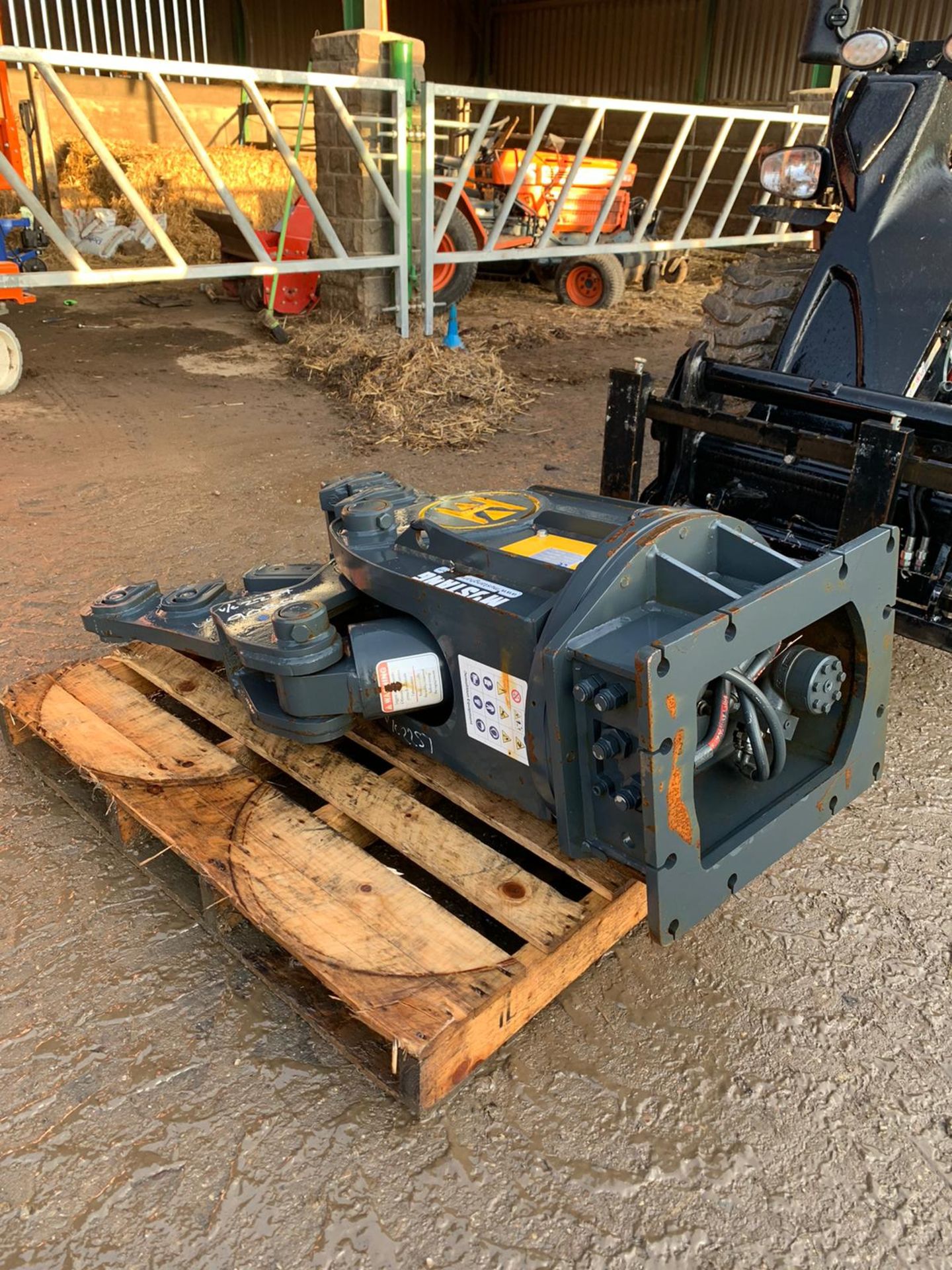 BRAND NEW AND UNUSED MUSTANG ROTATING PULVERIZER RK05, SUITABLE FOR EXCAVATOR *PLUS VAT* - Image 2 of 3