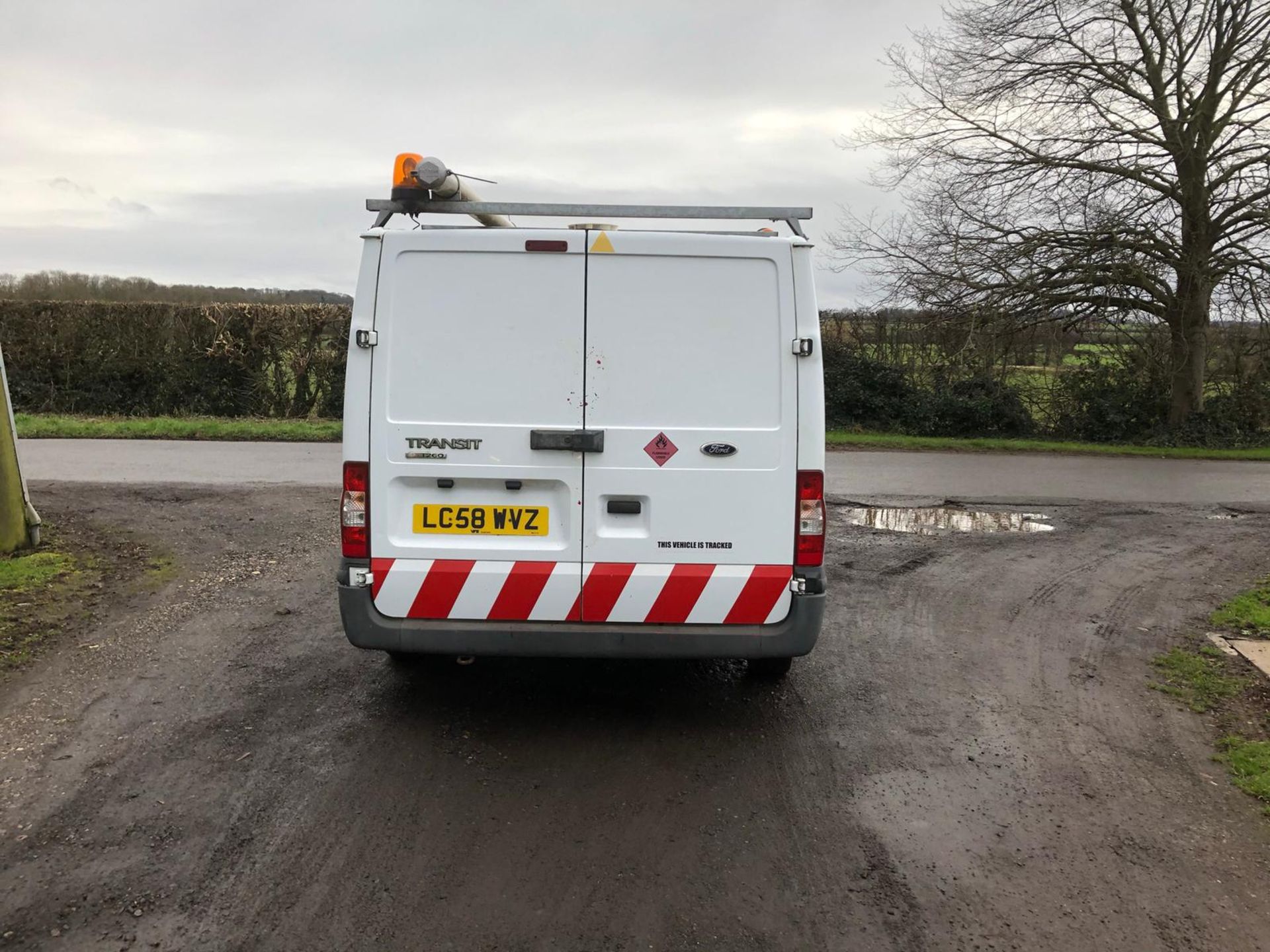 2009/58 REG FORD TRANSIT 85 T260M FWD 2.2 DIESEL WHITE PANEL VAN, SHOWING 0 FORMER KEEPERS *PLUS VAT - Image 6 of 12