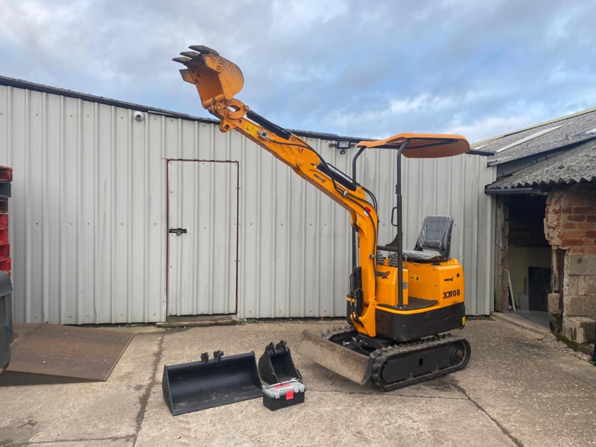 Rhinoceros XN08 Excavator only 66 hours date of manufacture April 2020, c/w 3 buckets and tool kit - Image 8 of 8