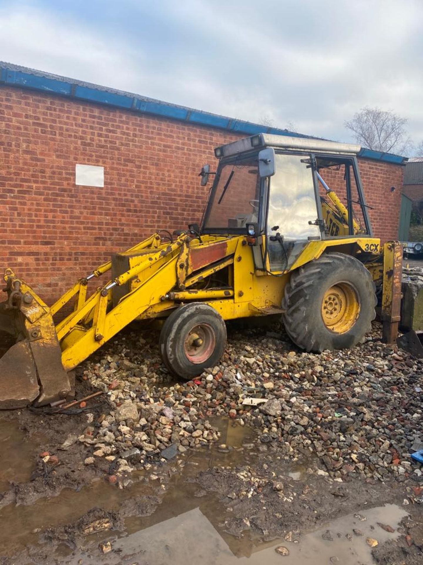 JCB 3CX SITE MASTER EXTRA DIG 1983 3 X BUCKETS AS SHOWN - 4 IN 1 FRONT LOADING BUCKET, GOOD CAB - Image 4 of 18