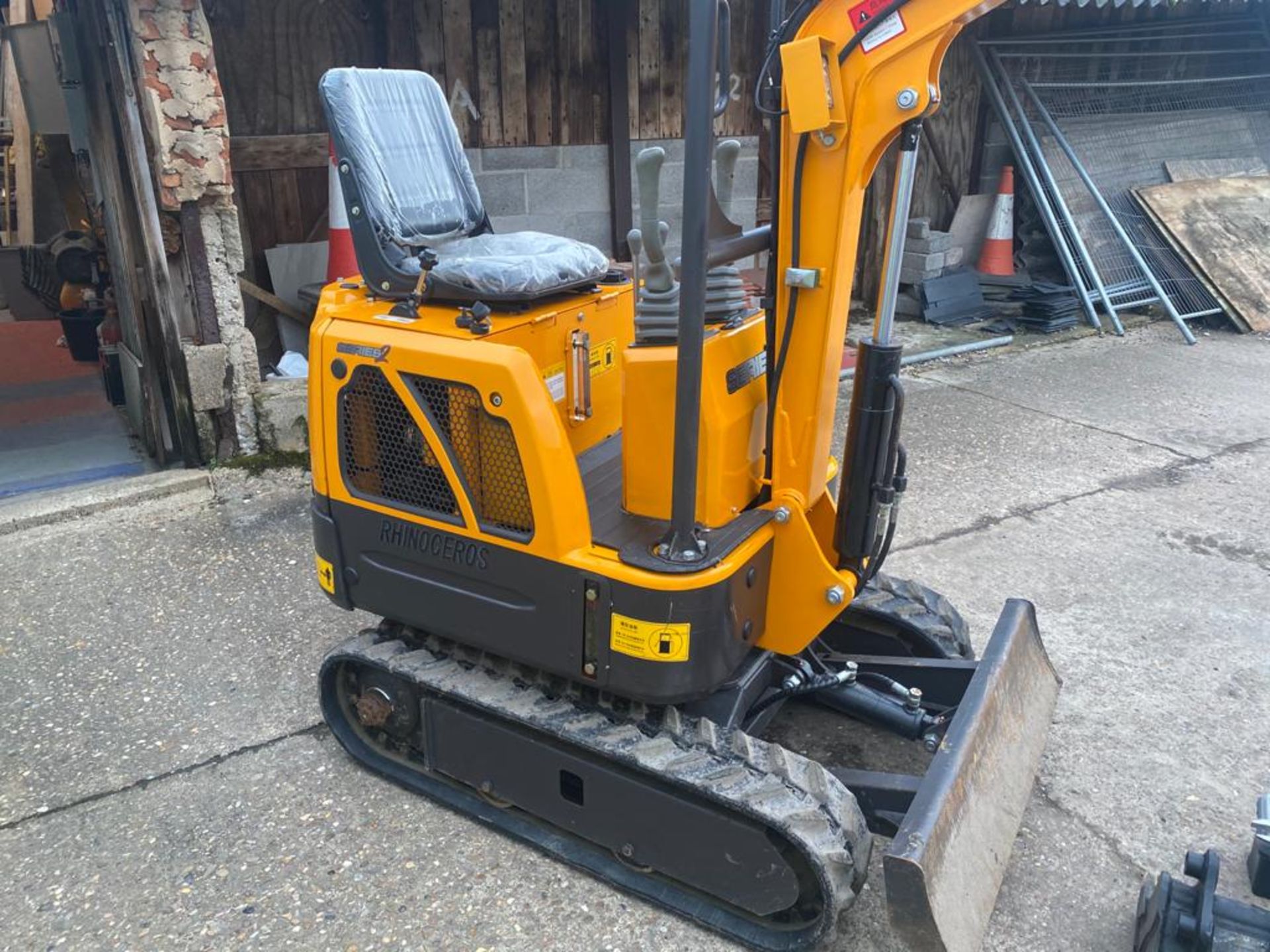 Rhinoceros XN08 Excavator only 66 hours date of manufacture April 2020, c/w 3 buckets and tool kit - Image 6 of 8
