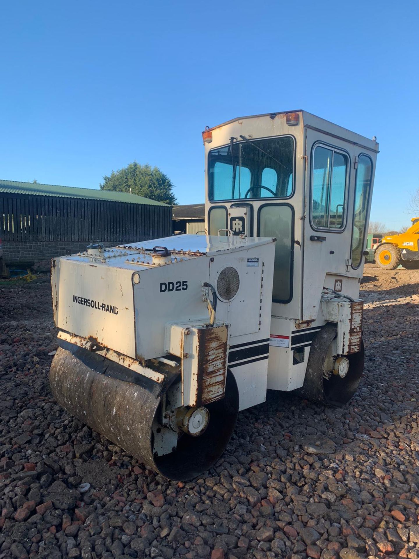 INGERSOLL RAND DD25 ROLLER, TWIN DRUM ROLLER, 1250MM DRUMS, CLEAN MACHINE, FULLY GLASS CAB *PLUS VAT - Image 2 of 5