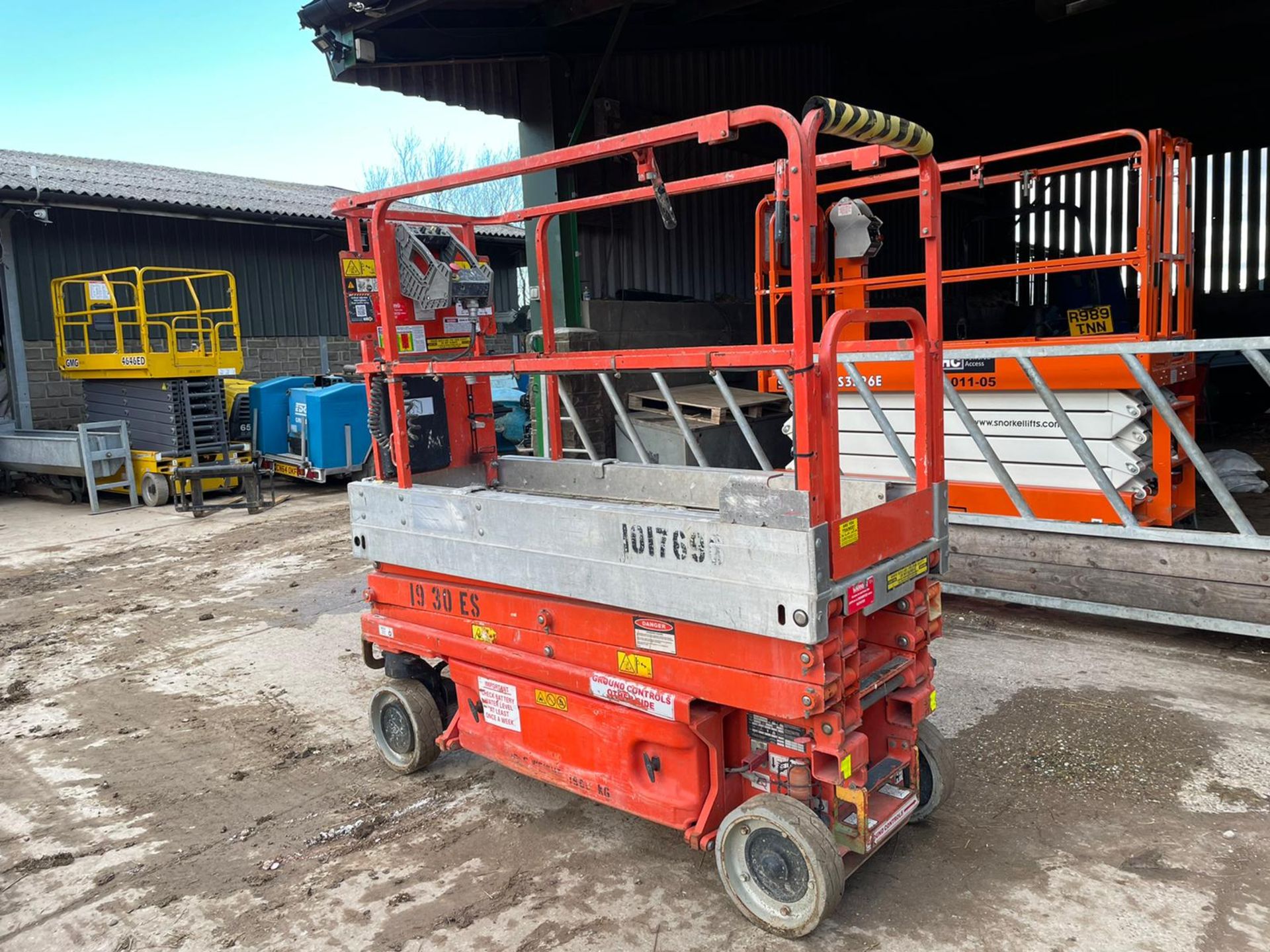 2010 JLG 1930ES ELECTRIC SCISSOR LIFT, DRIVES AND LIFTS, EX HIRE COMPANY - COATES HIRE *PLUS VAT* - Image 2 of 8