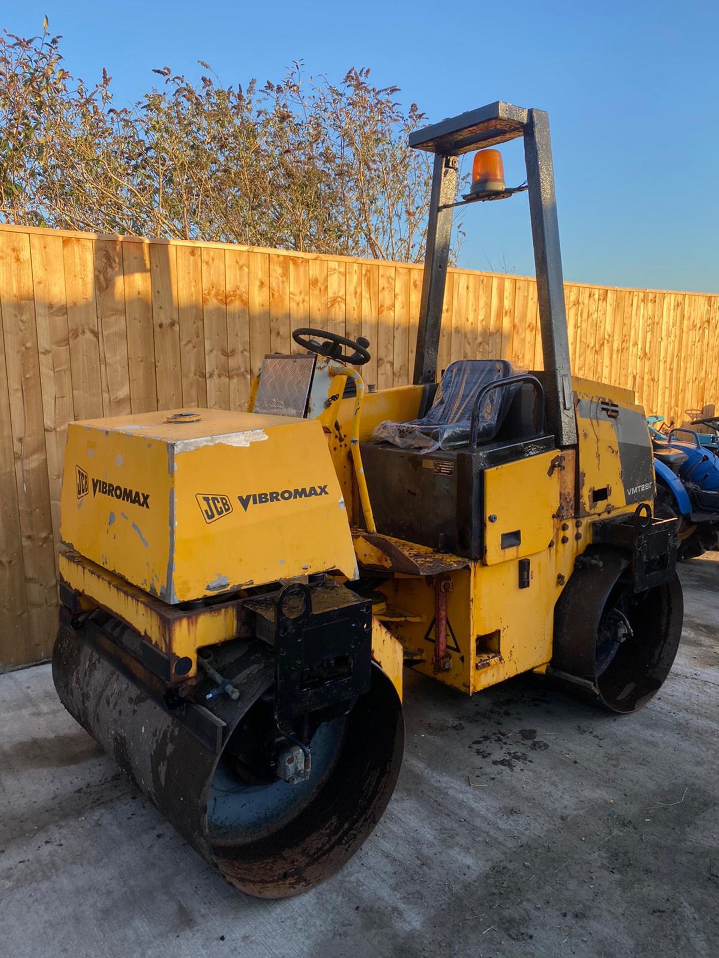 JCB VMT280 VIBROMAX DOUBLE DRUM ROLLER, IN WORKING ORDER, KUBOTA DIESEL ENGINE *PLUS VAT* - Image 5 of 7