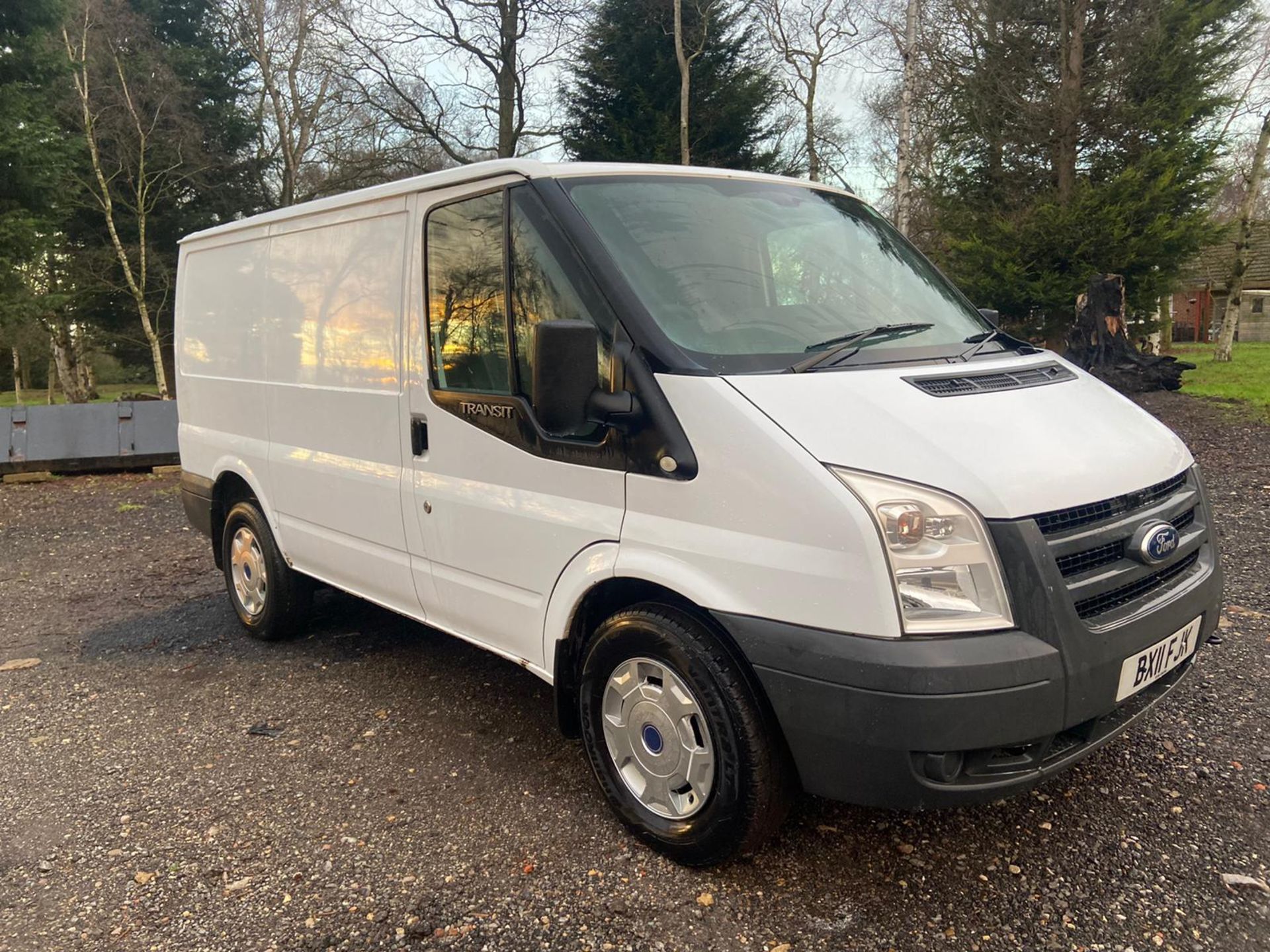 2011/11 REG FORD TRANSIT 115 T280S ECON FW 2.2 DIESEL WHITE PANEL VAN, SHOWING 0 FORMER KEEPERS