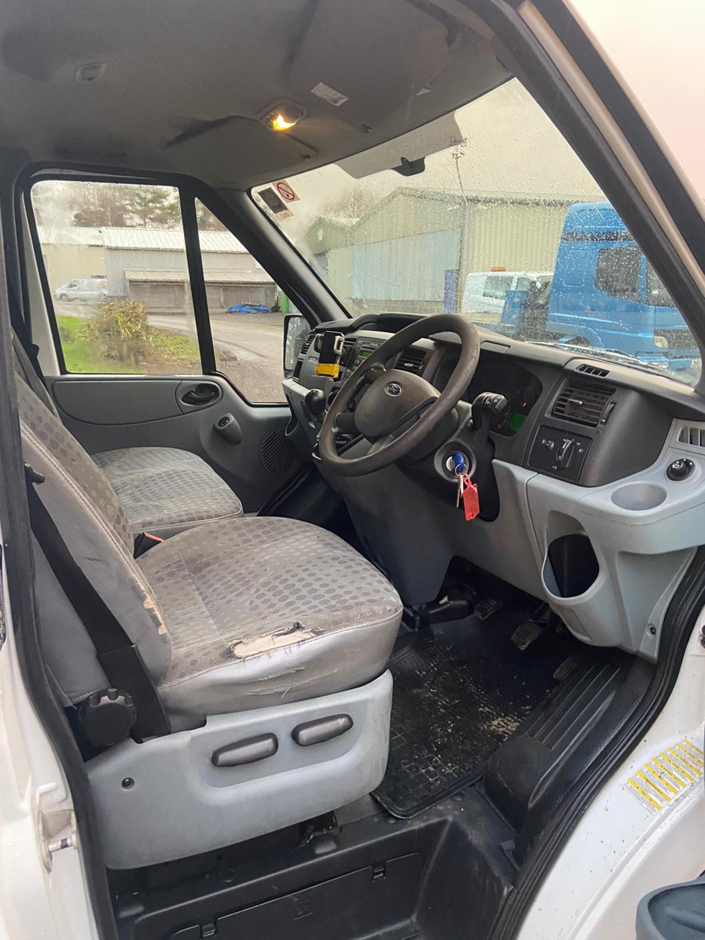 2011/11 REG FORD TRANSIT 115 T280S ECON FW 2.2 DIESEL WHITE PANEL VAN, SHOWING 0 FORMER KEEPERS - Image 9 of 10