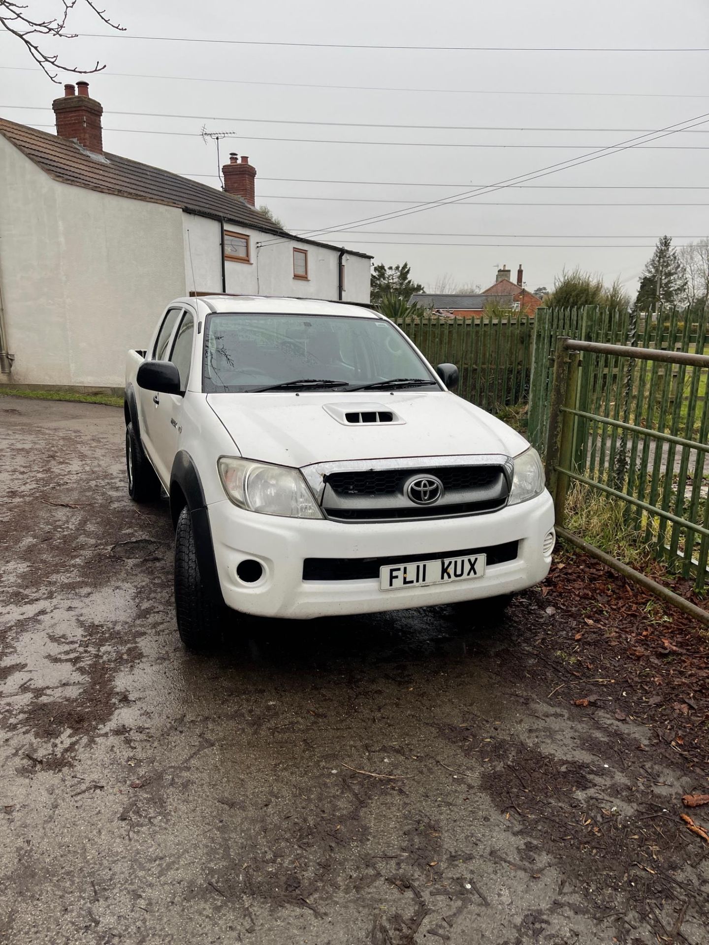 2011/11 REG TOYOTA HILUX HL2 D-4D 4X4 DCB 2.5 DIESEL LIGHT 4X4 UTILITY, SHOWING 1 FORMER KEEPER - Image 2 of 11