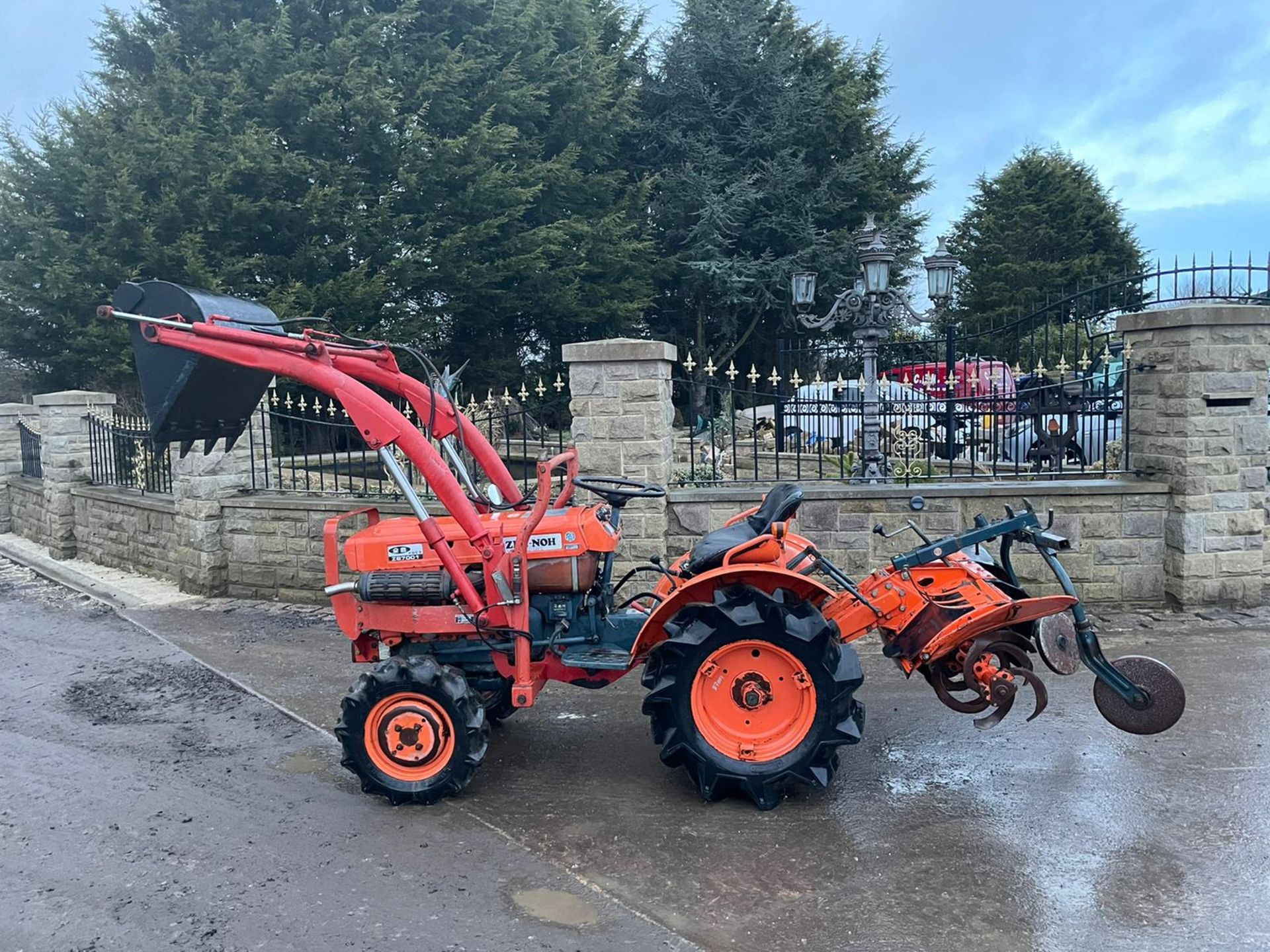 KUBOTA / ZEN NOH 7001 COMACT TRACTOR WITH FRONT LOADER, RUNS, DRIVES LIFTS AND WORKS *PLUS VAT*
