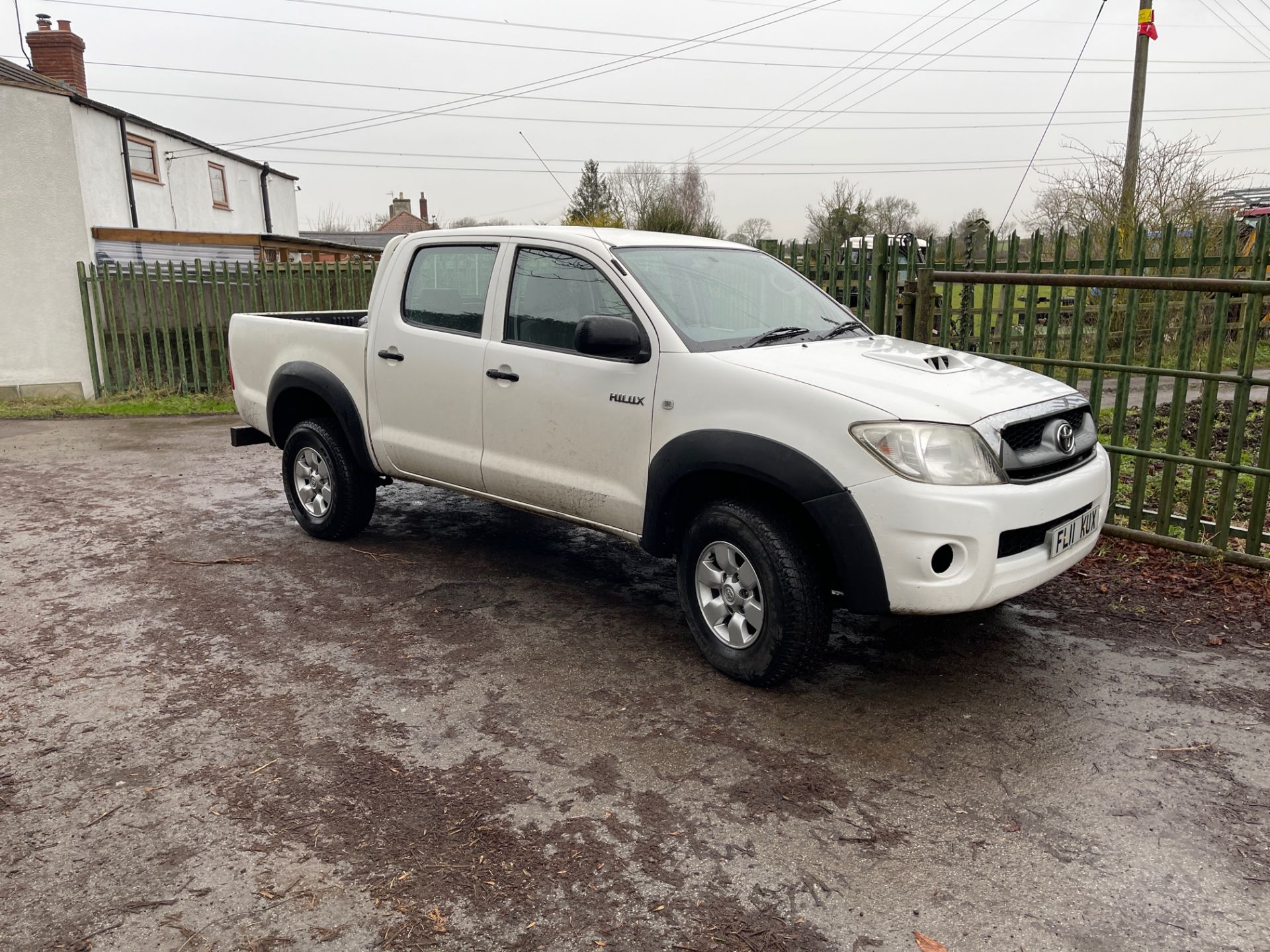 2011/11 REG TOYOTA HILUX HL2 D-4D 4X4 DCB 2.5 DIESEL LIGHT 4X4 UTILITY, SHOWING 1 FORMER KEEPER - Image 4 of 11