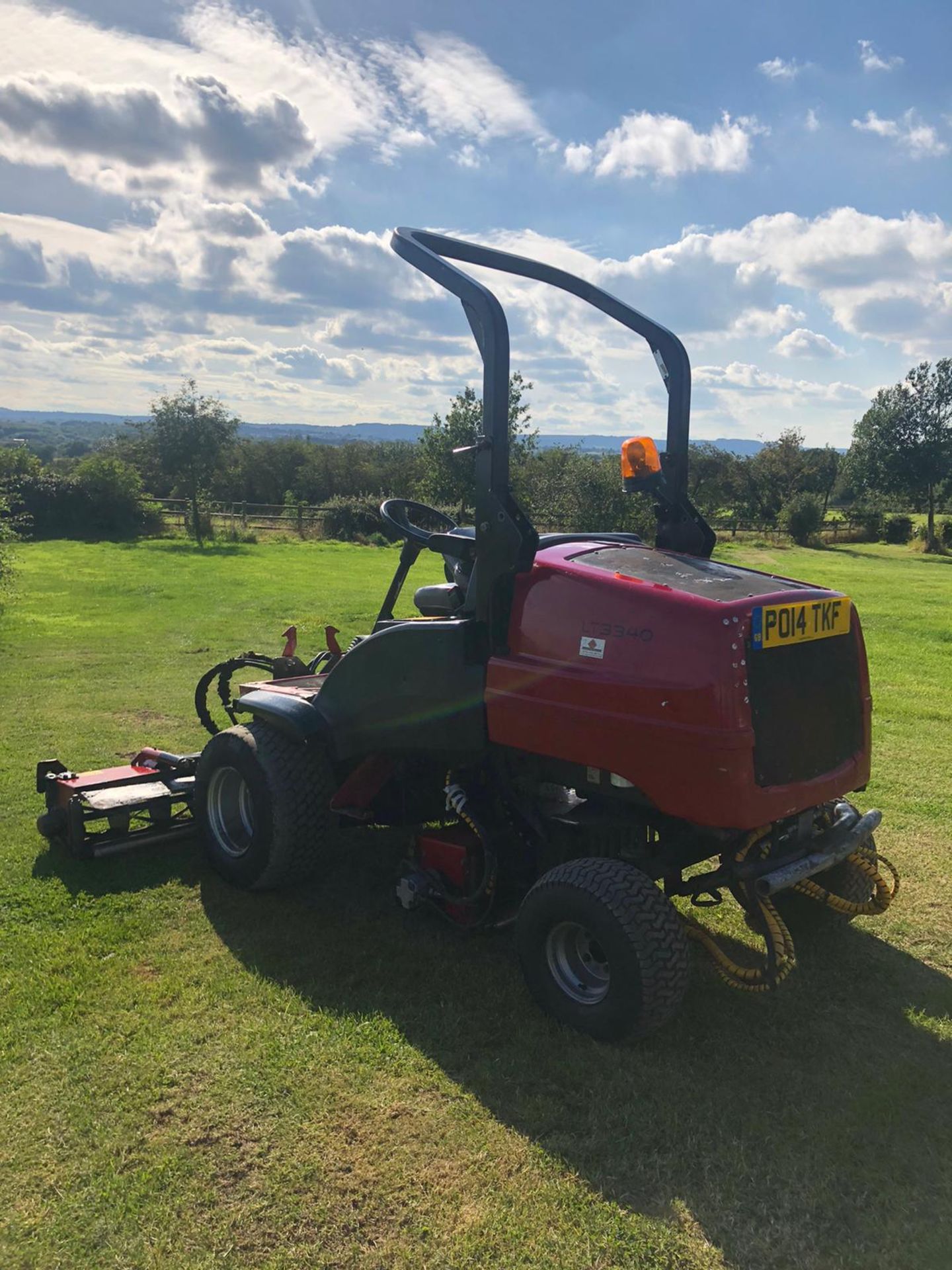 2014 TORO LT3340 RIDE ON LAWN MOWER, RUNS, DRIVES AND CUTS *PLUS VAT* - Image 3 of 4