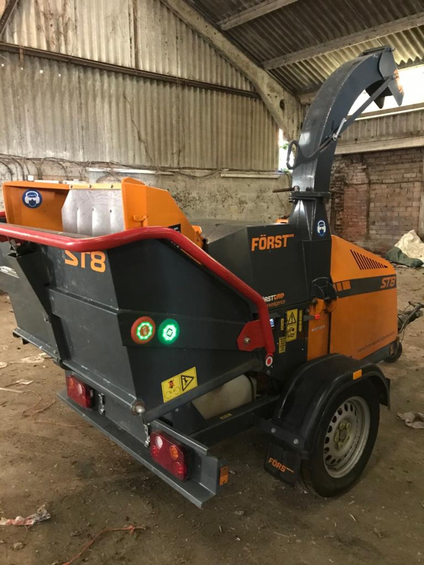 FORST ST8 TOWABLE SINGLE AXLE WOOD CHIPPER IN PERFECT WORKING ORDER, ONLY 182 HOURS *NO VAT* - Image 2 of 8