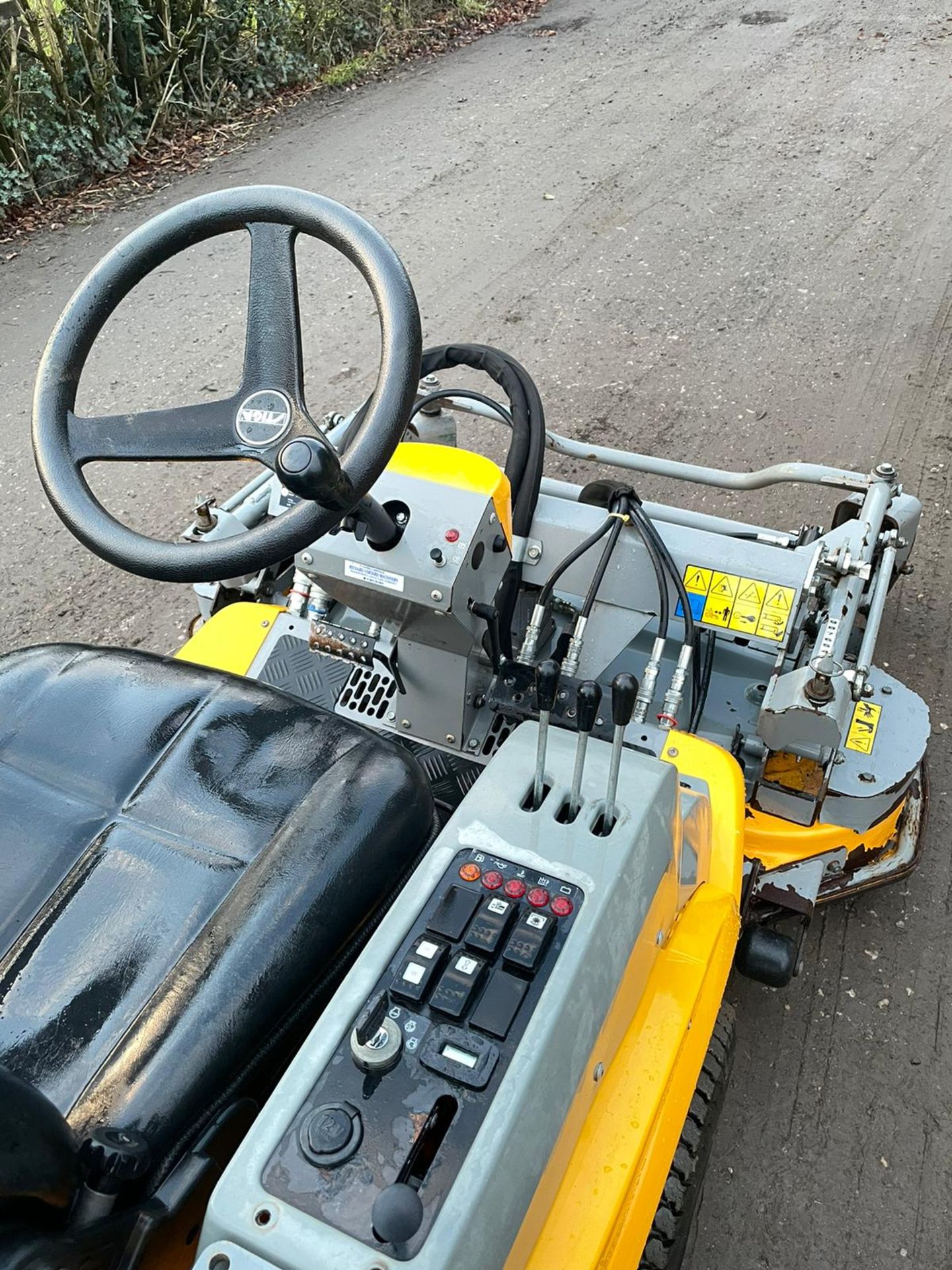 STIGA TITAN 26H RIDE ON LAWN MOWER, RUNS, DRIVES AND MOWS, FULL HYDRAULIC DECK, 650 HOURS *PLUS VAT* - Image 6 of 6